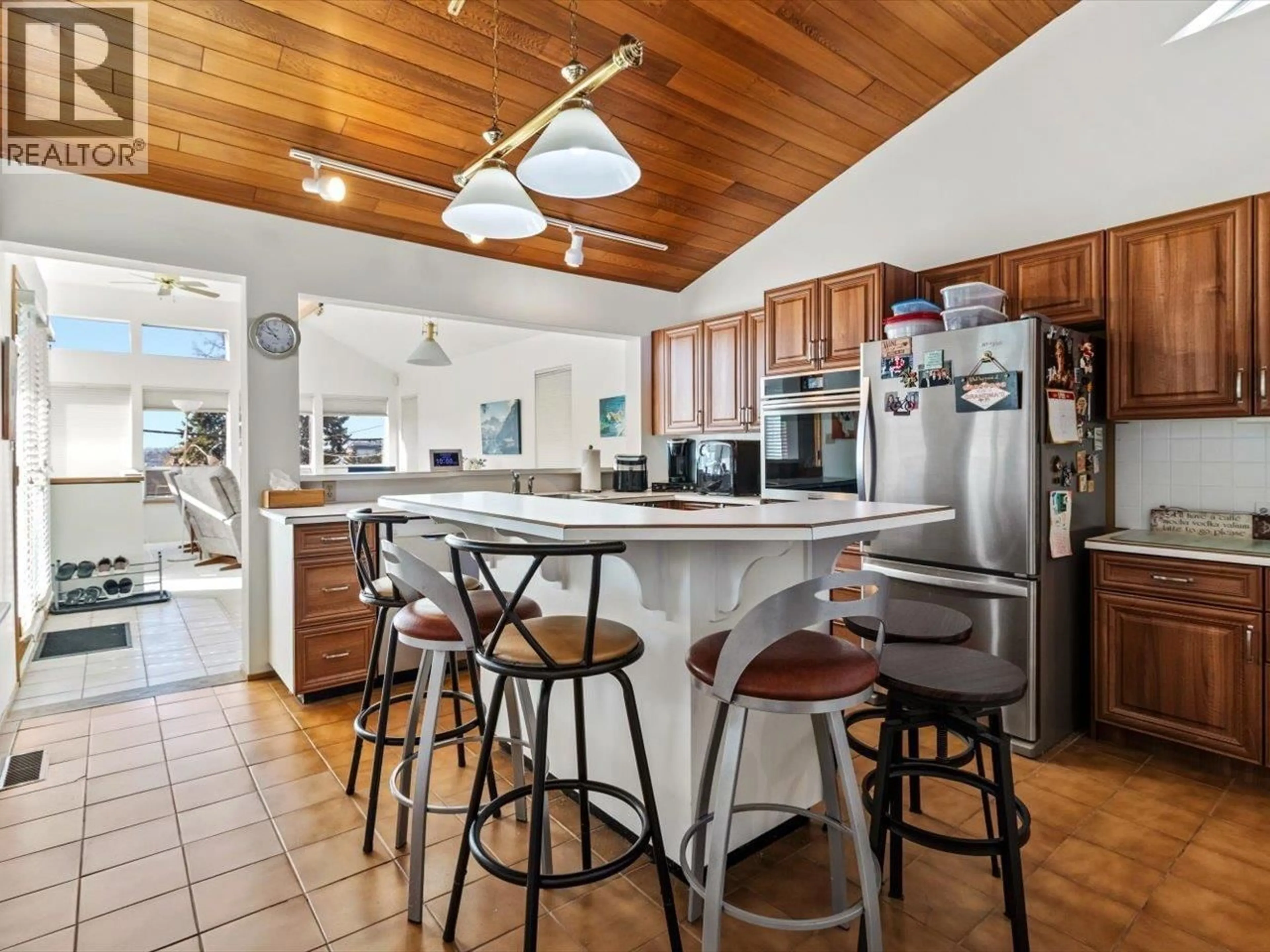 Open concept kitchen, ceramic/tile floor for 513 6TH STREET, North Vancouver British Columbia V7L1R2