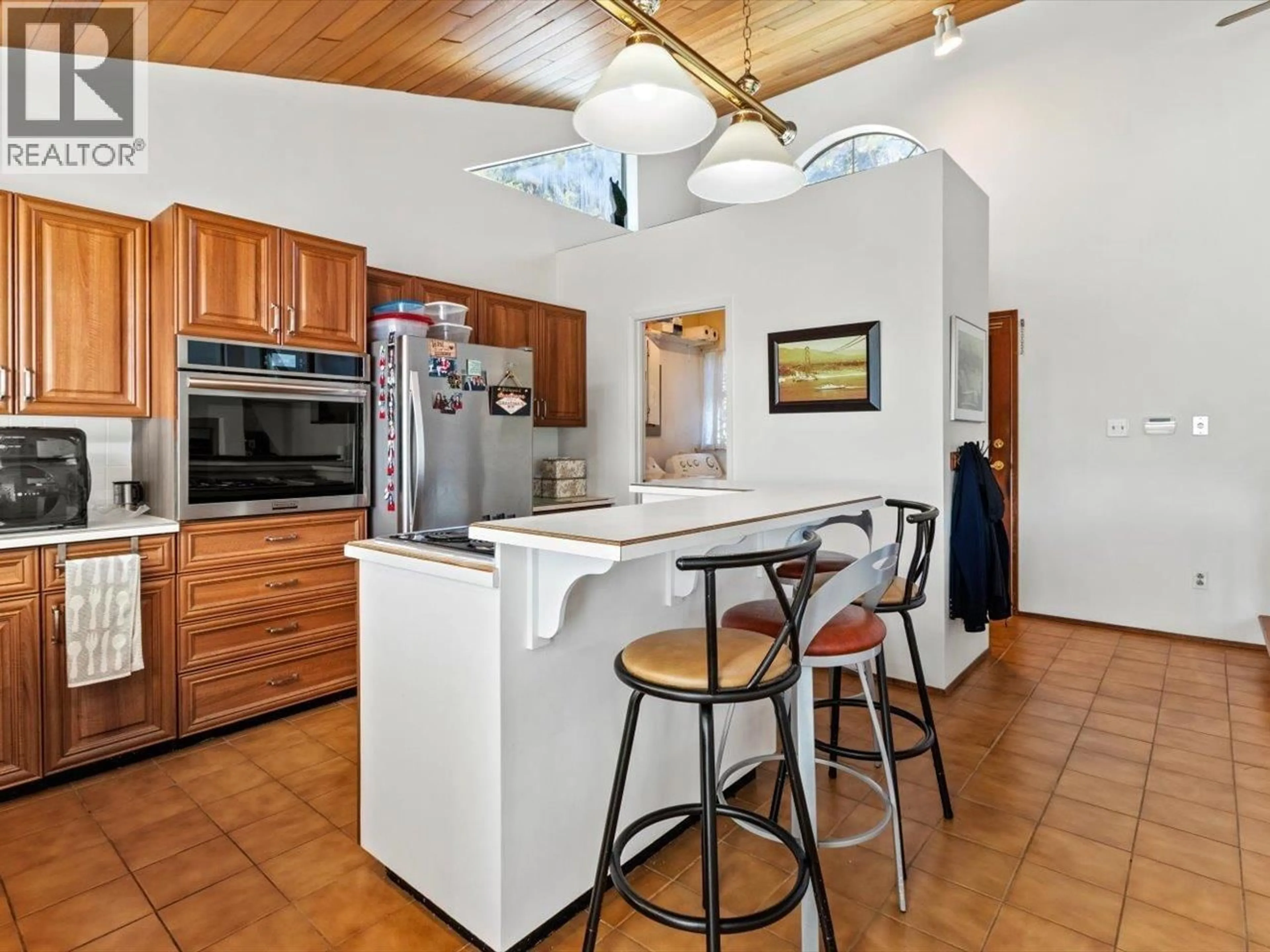 Open concept kitchen, ceramic/tile floor for 513 6TH STREET, North Vancouver British Columbia V7L1R2