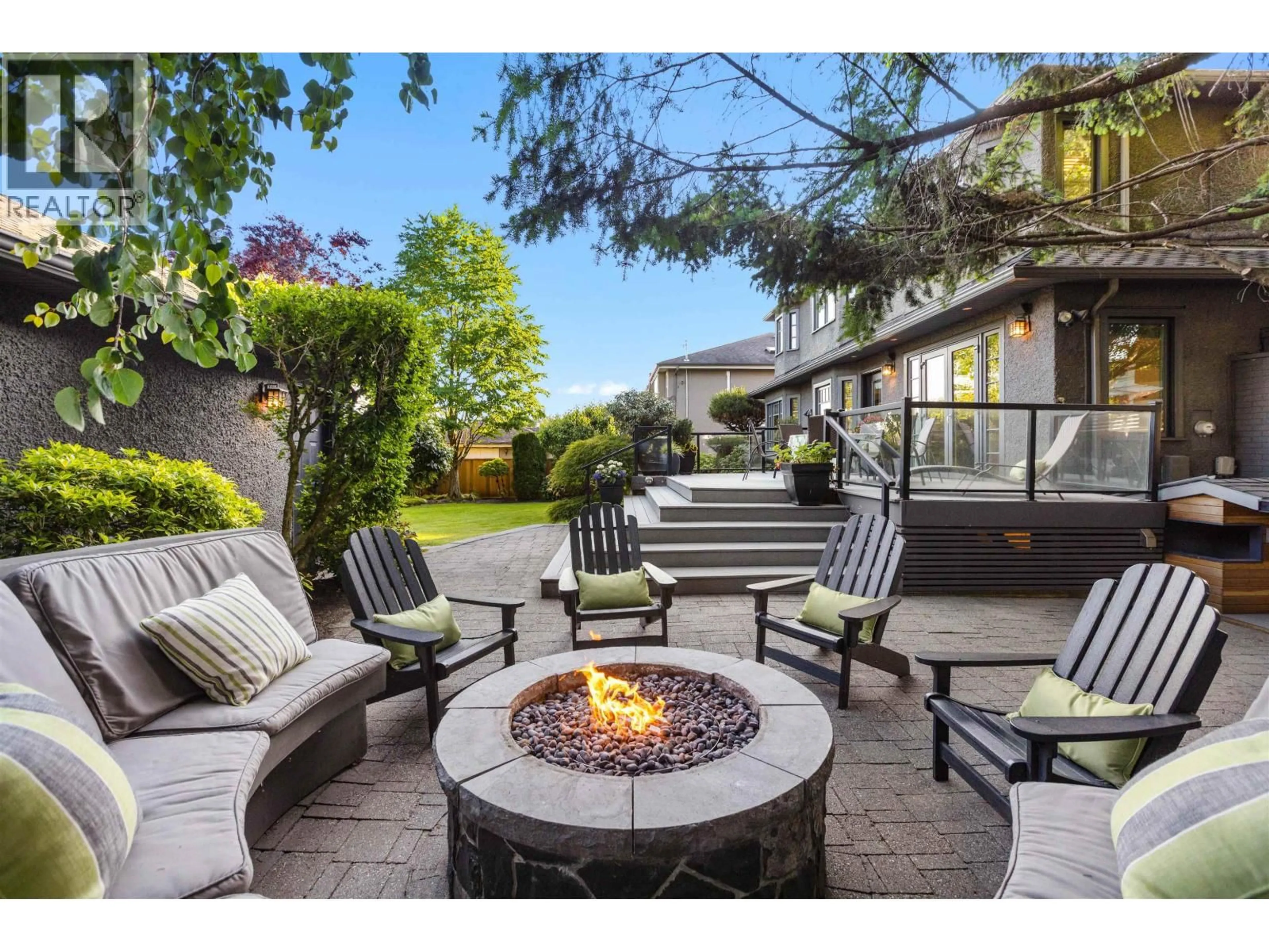 Patio, street for 2318 OLIVER CRESCENT, Vancouver British Columbia V6L1S5