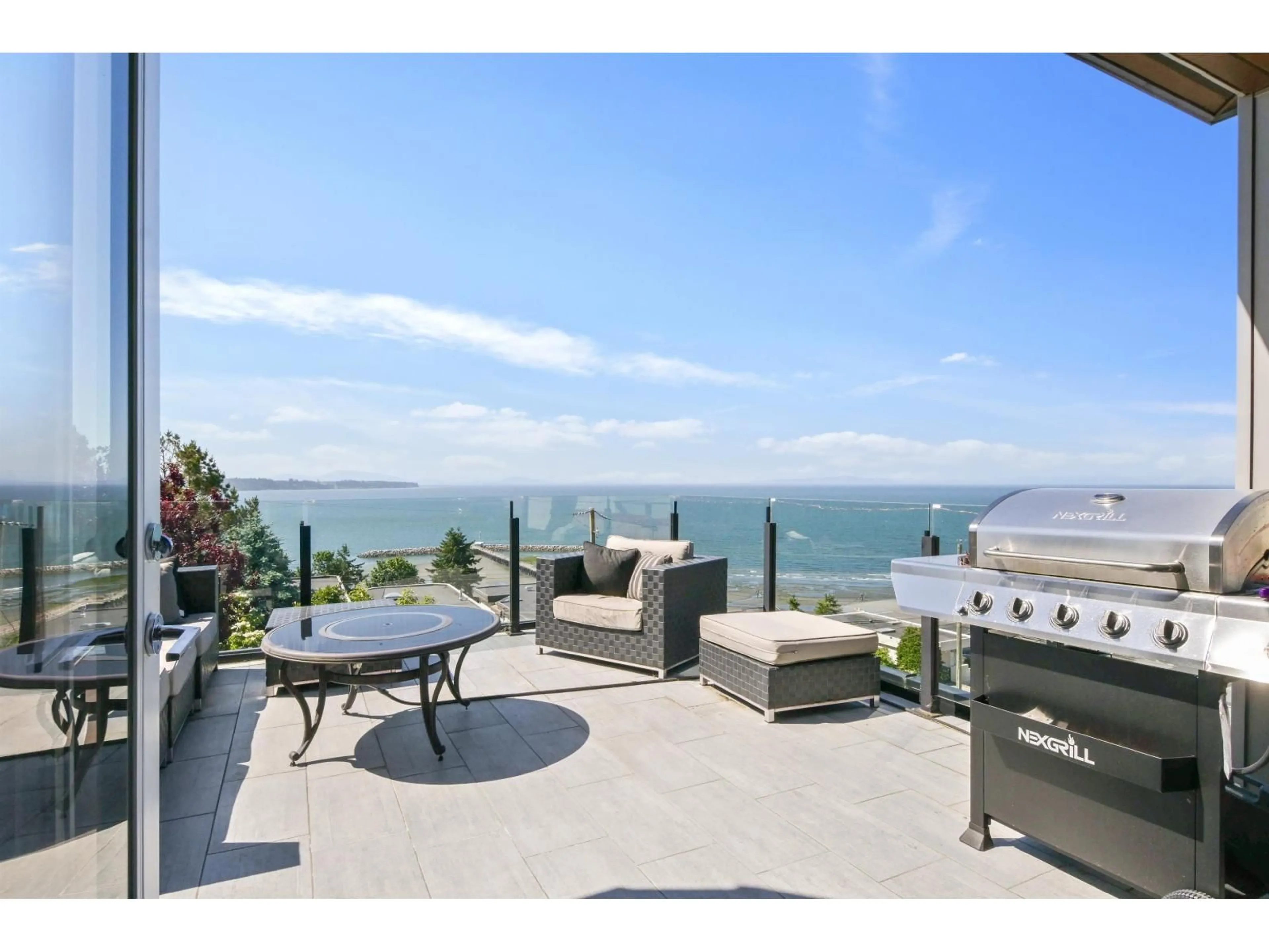 Patio, water/lake/river/ocean view for 15095 ROYAL AVENUE, White Rock British Columbia V4B1M1