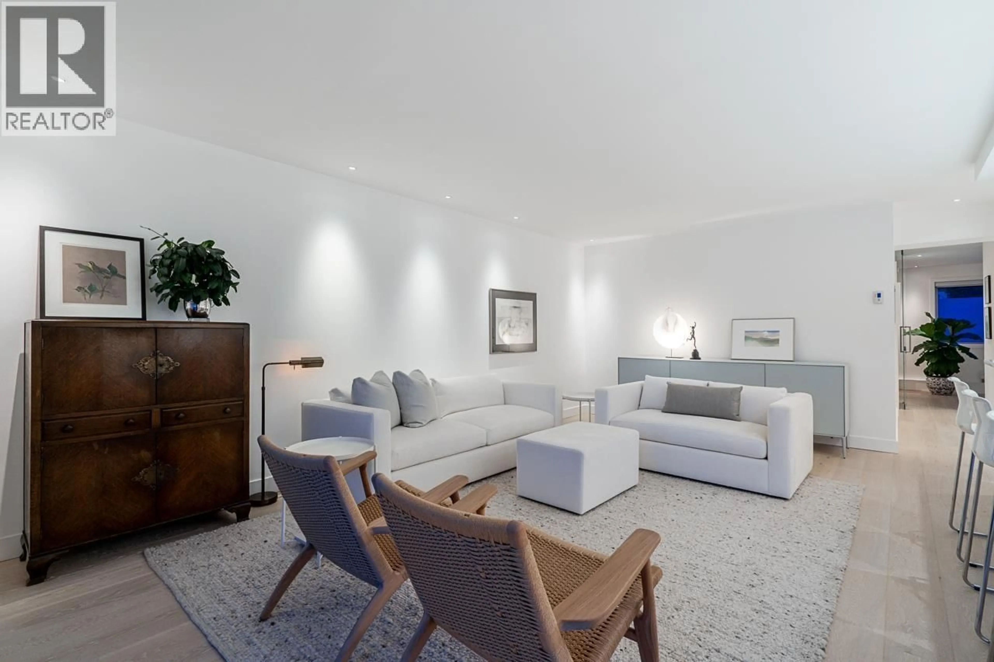 Living room with furniture, unknown for 807 - 150 24TH STREET, West Vancouver British Columbia V7V4G8