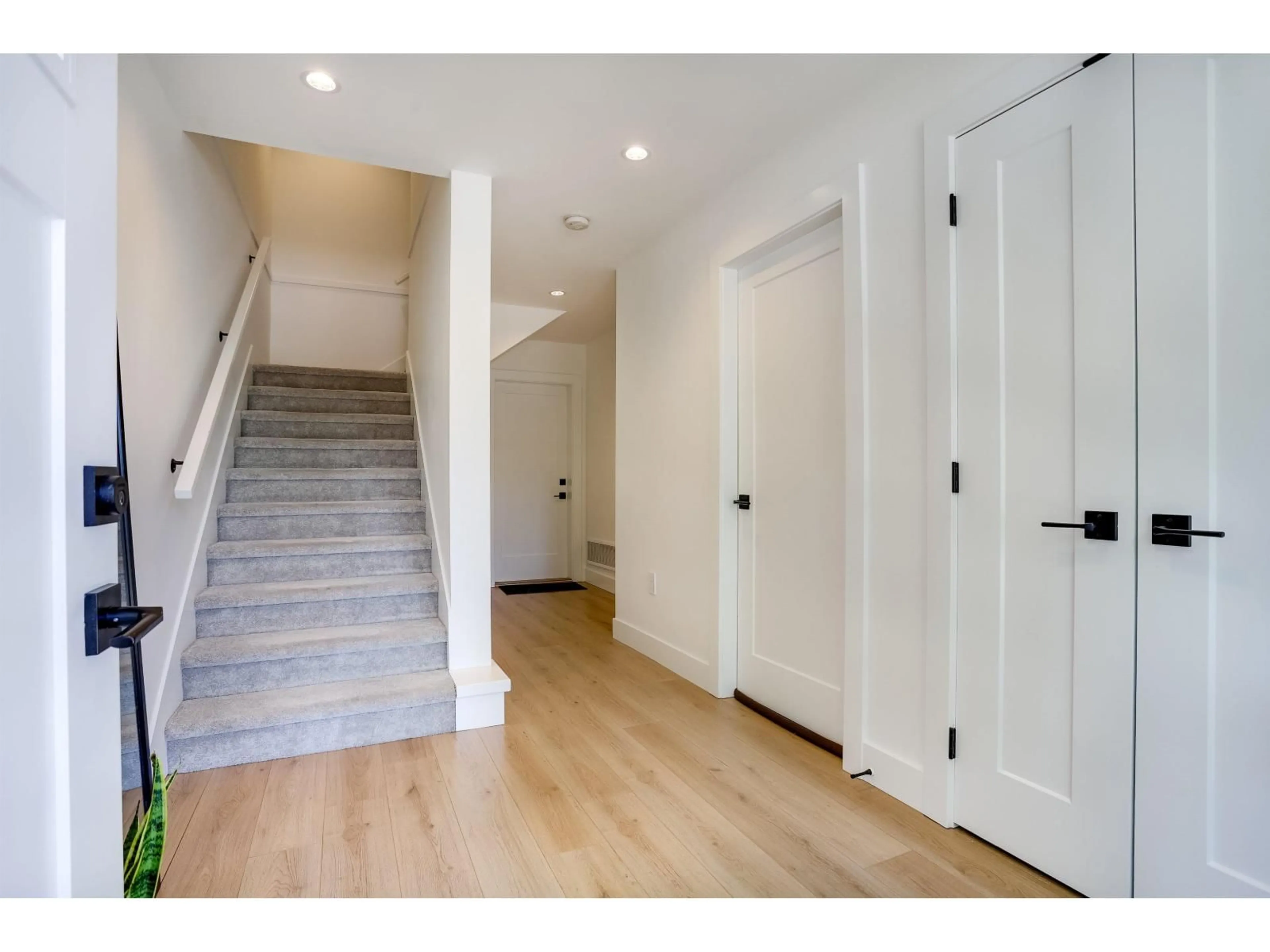 Indoor entryway for 26 - 15030 28 AVENUE, Surrey British Columbia V4P0H3