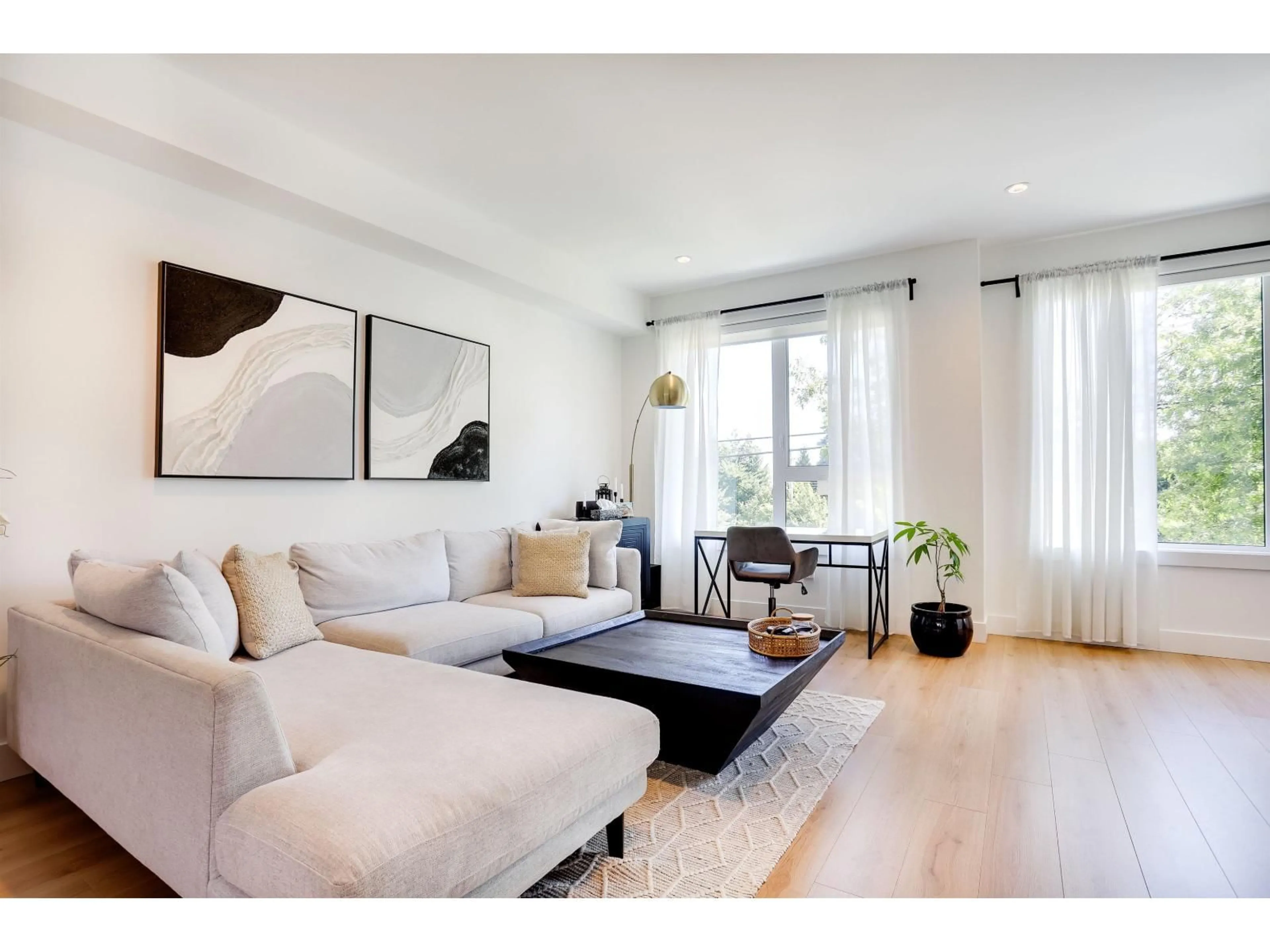 Living room with furniture, wood/laminate floor for 26 - 15030 28 AVENUE, Surrey British Columbia V4P0H3