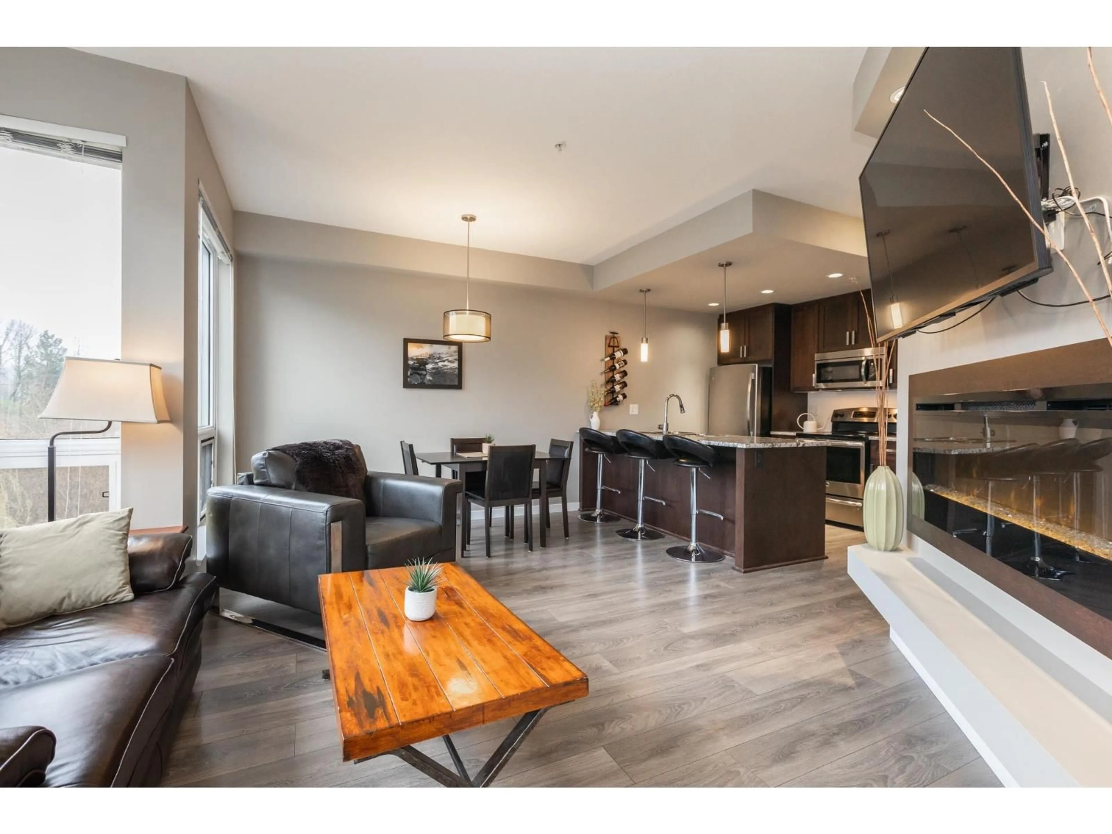 Open concept kitchen, wood/laminate floor for 312 - 2238 WHATCOM ROAD, Abbotsford British Columbia V3G0E6