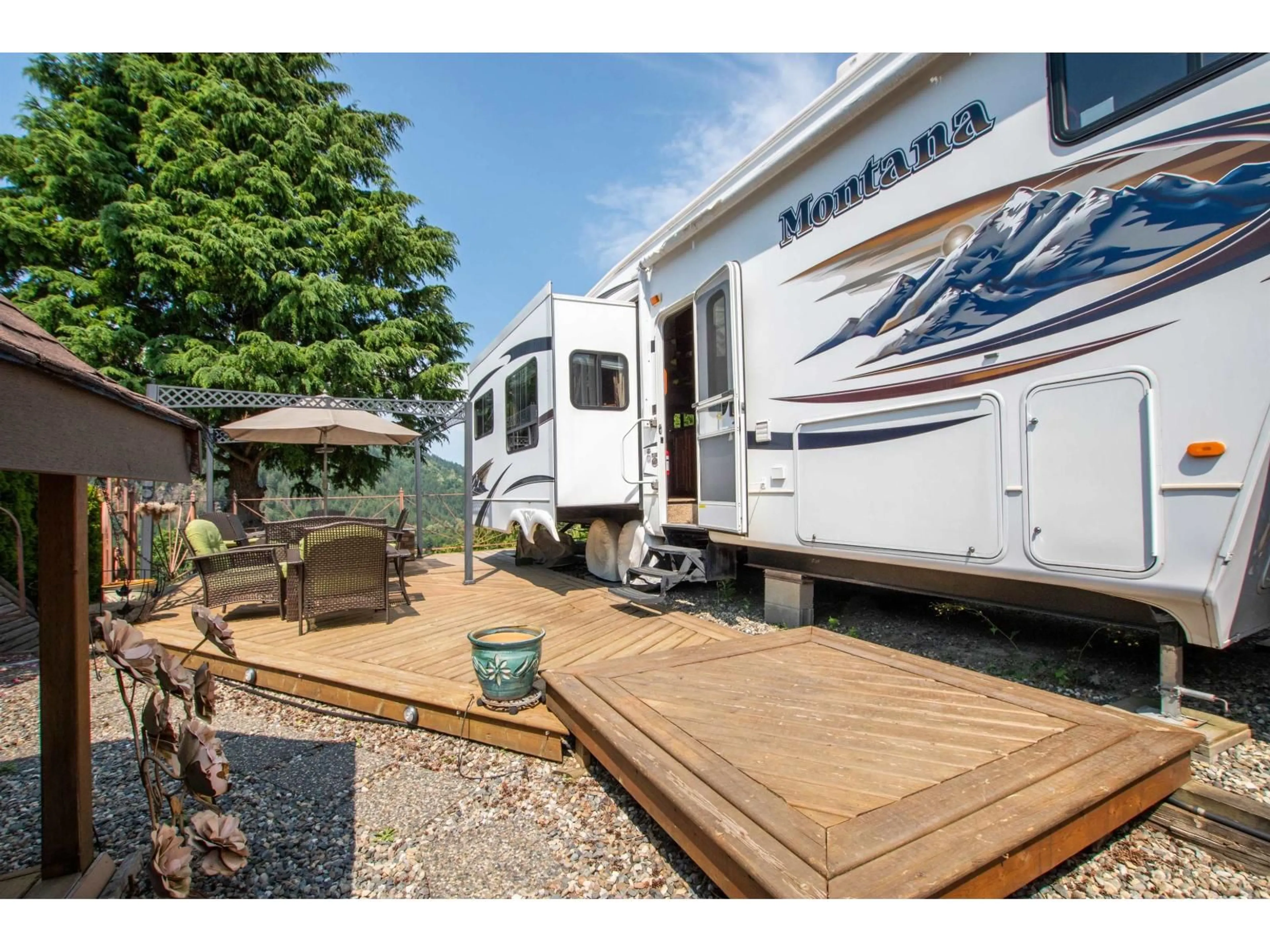 Patio, mountain view for 164 - 1436 FROST ROAD, Chilliwack British Columbia V2R4X8