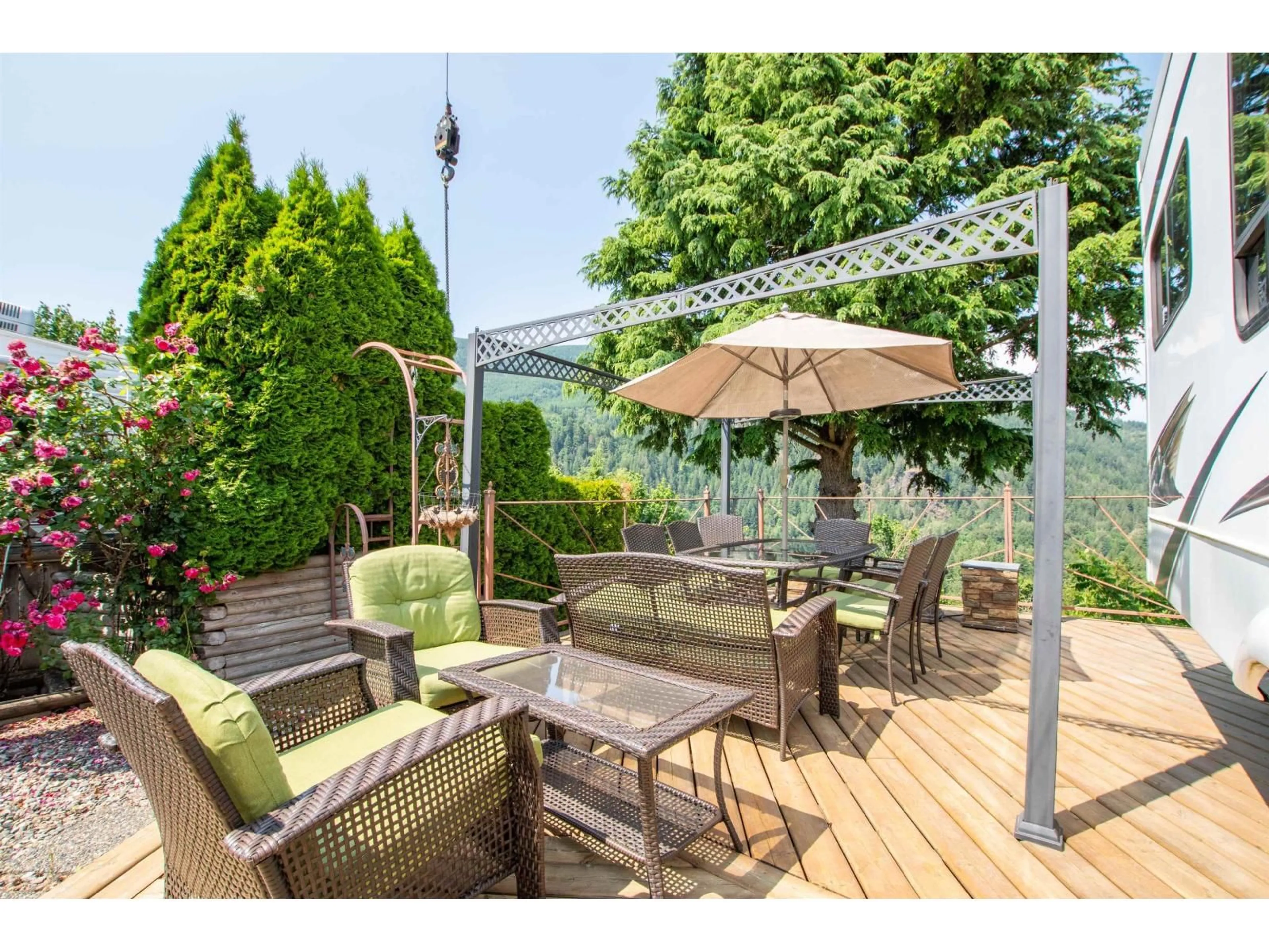 Patio, street for 164 - 1436 FROST ROAD, Chilliwack British Columbia V2R4X8