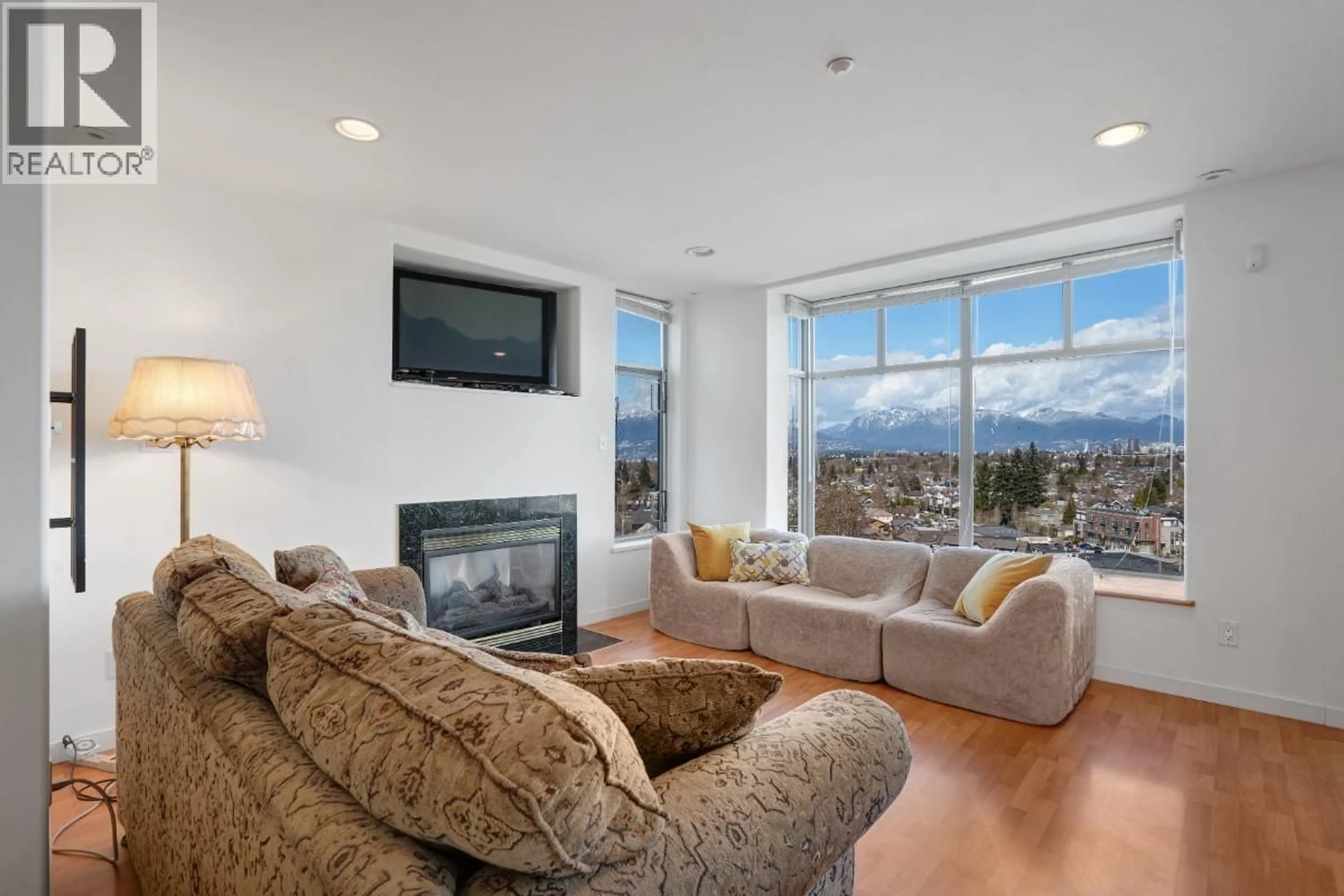 Living room with furniture, unknown for 2856 KING EDWARD AVENUE, Vancouver British Columbia V6L1T9