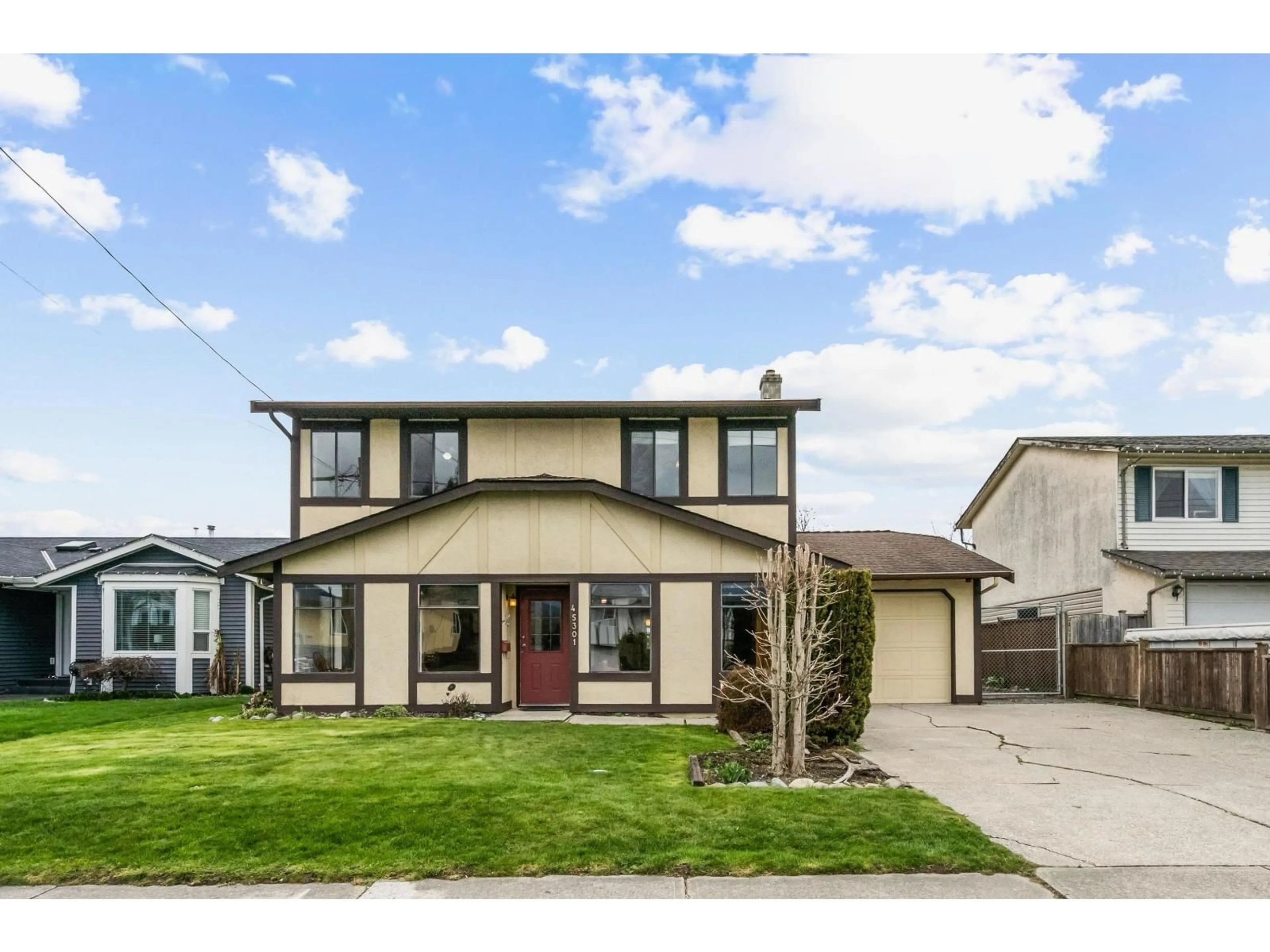 Home with vinyl exterior material, street for 45301 SPRUCE DRIVE, Chilliwack British Columbia V2R1E9