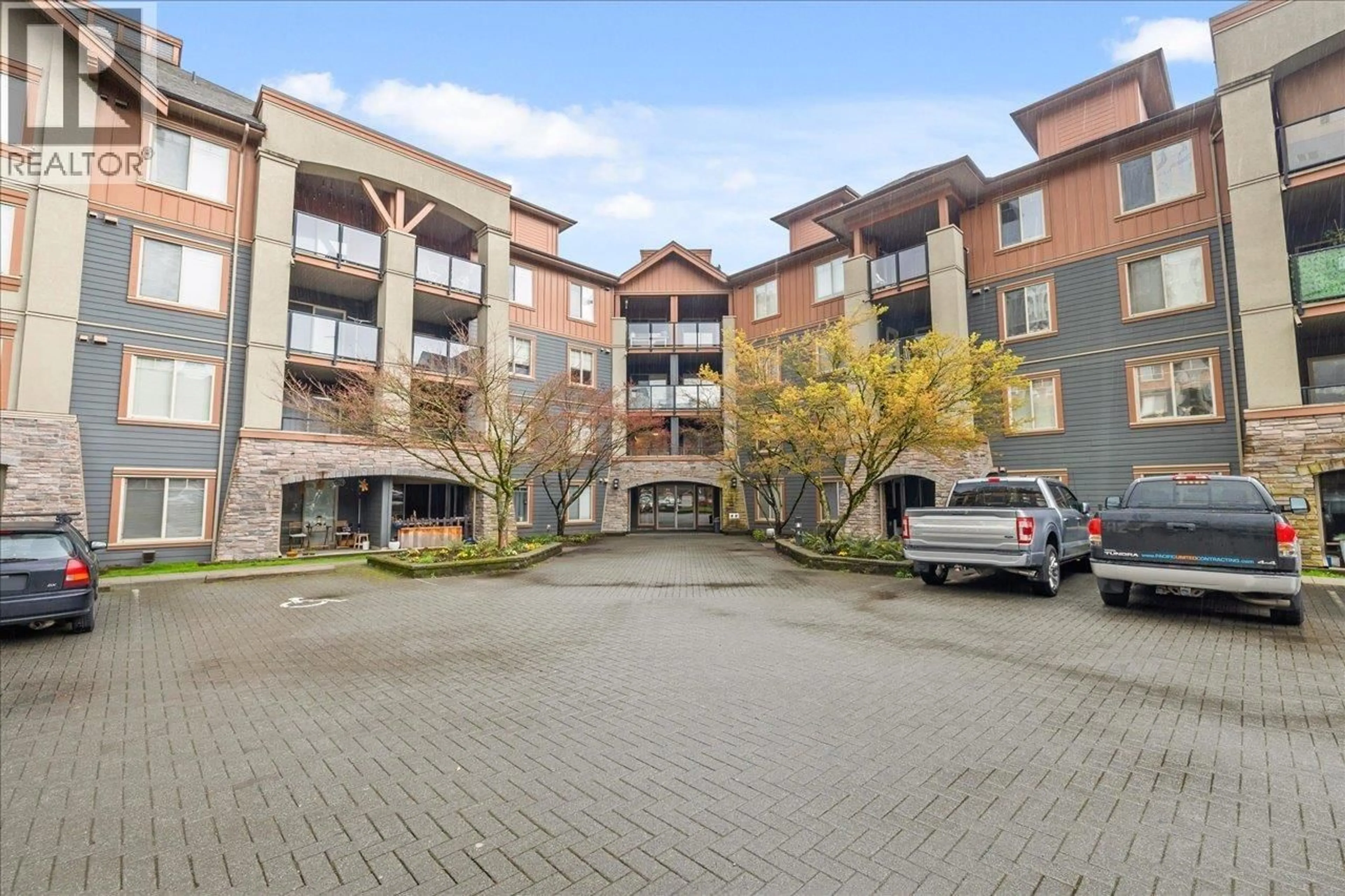 A pic from outside/outdoor area/front of a property/back of a property/a pic from drone, unknown for 3220 - 240 SHERBROOKE STREET, New Westminster British Columbia V3L3M2