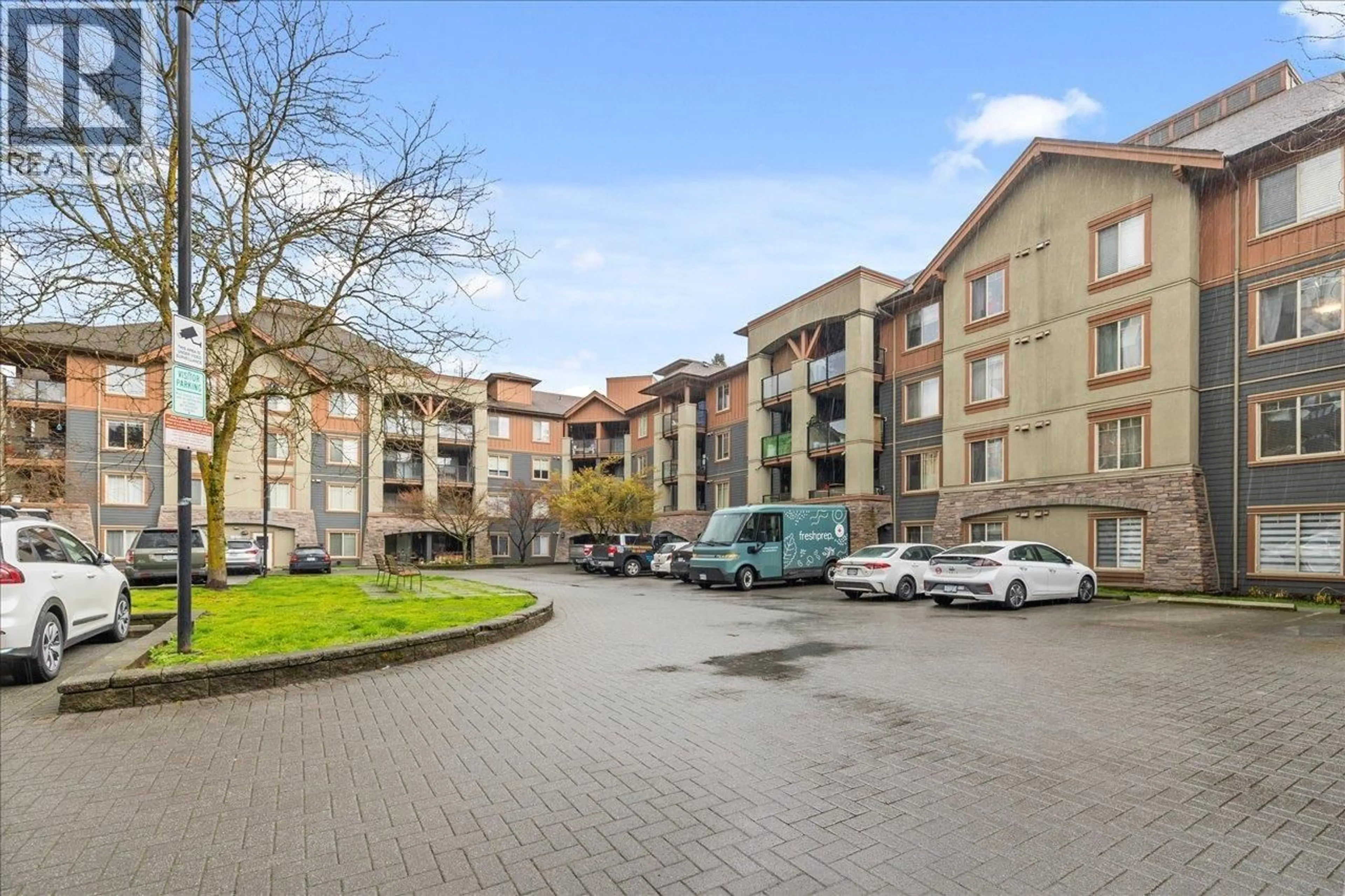 A pic from outside/outdoor area/front of a property/back of a property/a pic from drone, street for 3220 - 240 SHERBROOKE STREET, New Westminster British Columbia V3L3M2