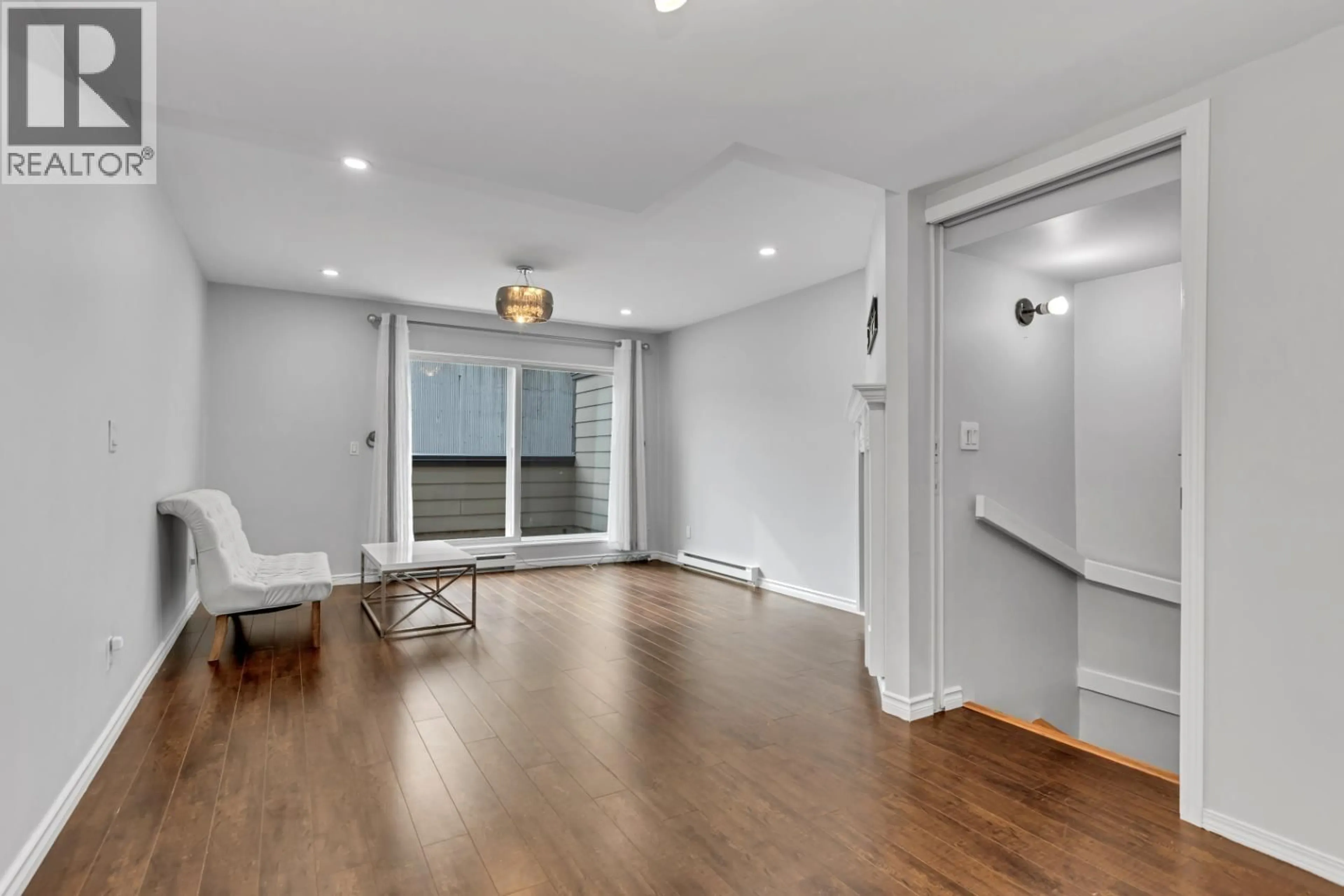 Unknown for 5 - 1535 ST. GEORGES AVENUE, North Vancouver British Columbia V7L3J6