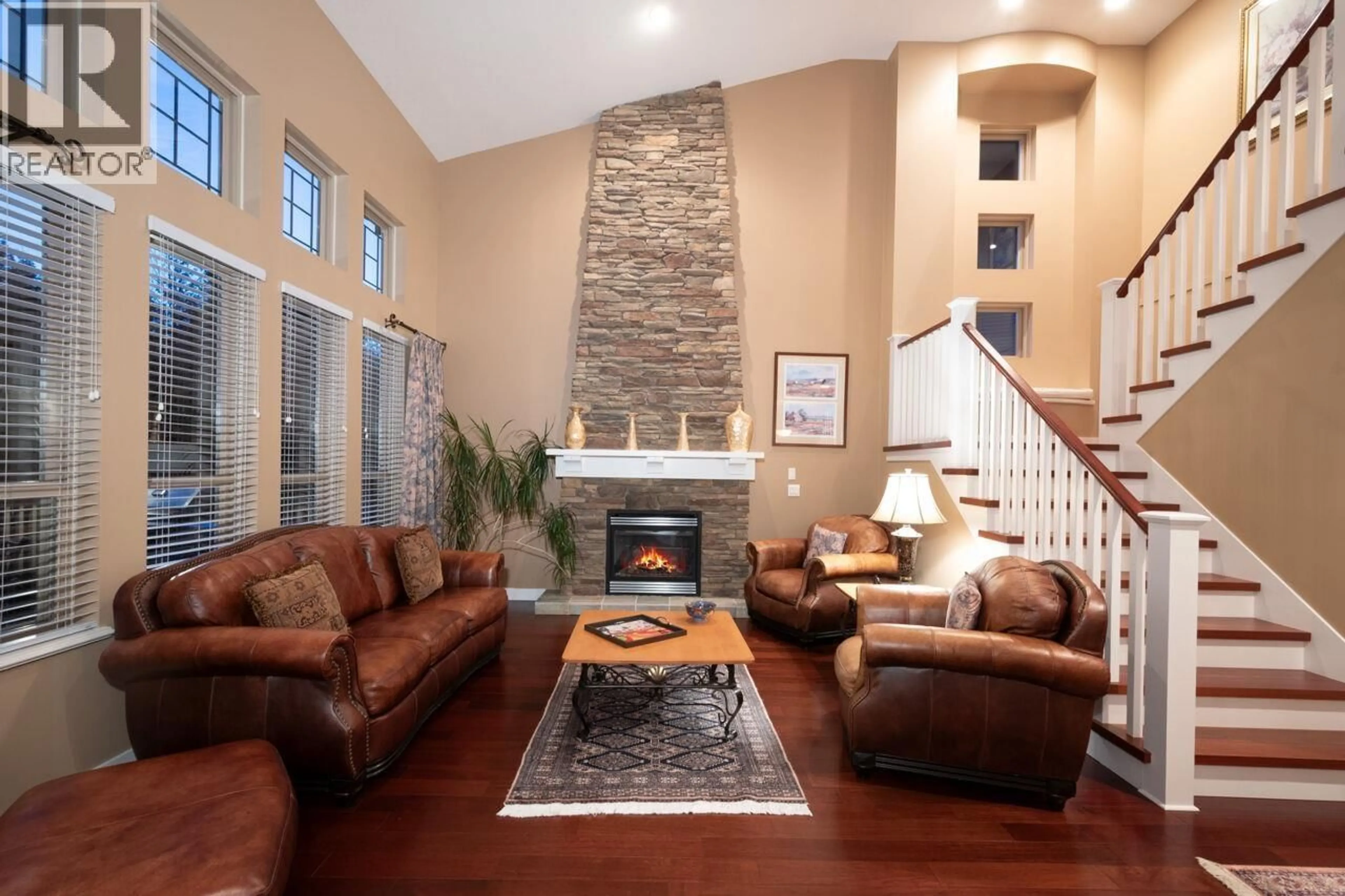 Living room with furniture, unknown for 3 MAPLE DRIVE, Port Moody British Columbia V3H5M8