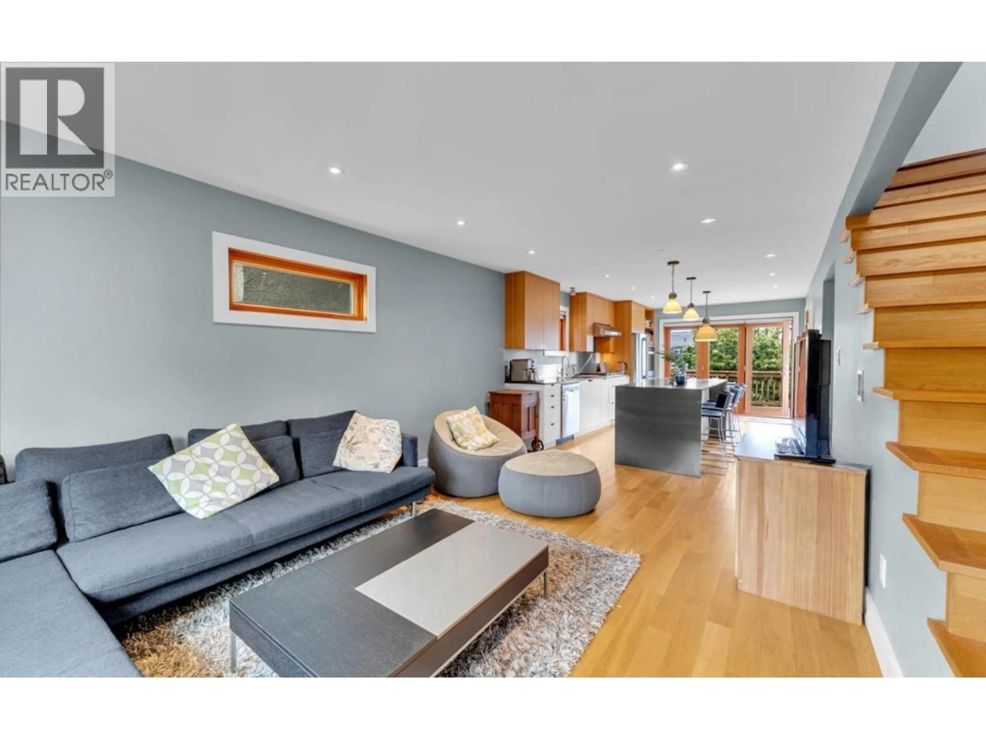 Living room with furniture, wood/laminate floor for 57 17TH AVENUE, Vancouver British Columbia V5Y1Z5