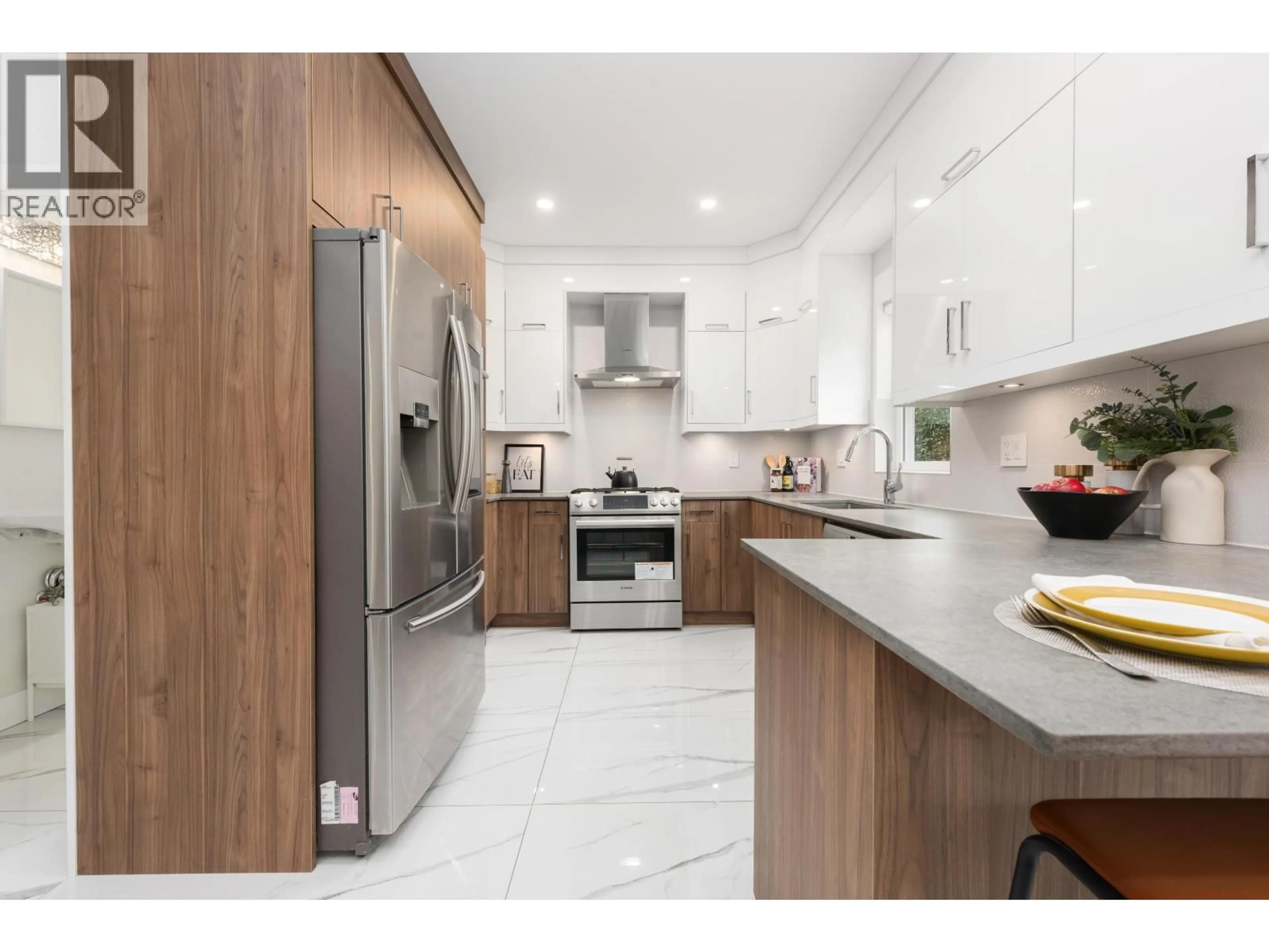 Contemporary kitchen, ceramic/tile floor for 4 - 9219 WILLIAMS ROAD, Richmond British Columbia V7A1G8