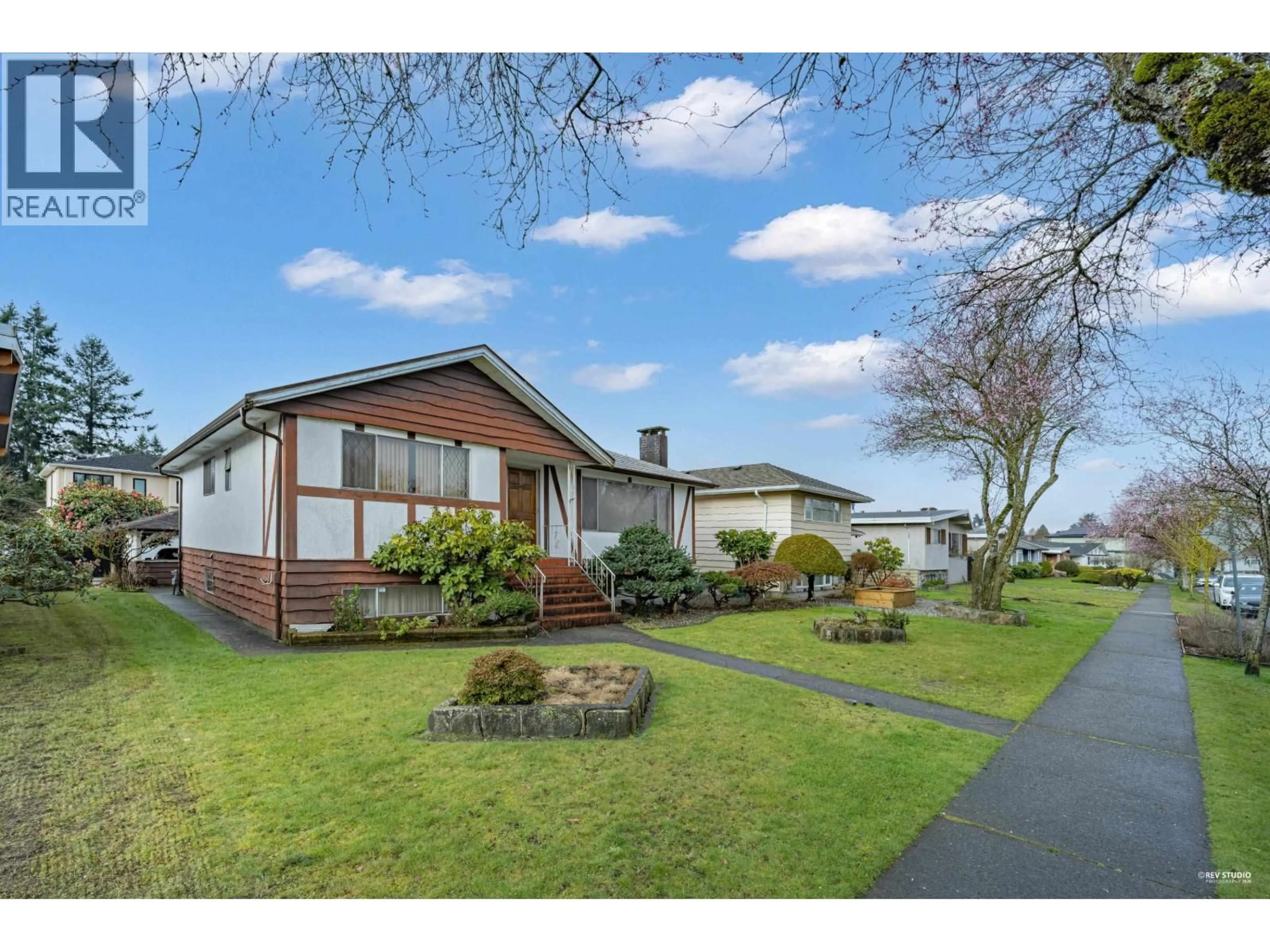 A pic from outside/outdoor area/front of a property/back of a property/a pic from drone, street for 7281 ELMHURST DRIVE, Vancouver British Columbia V5S2X5