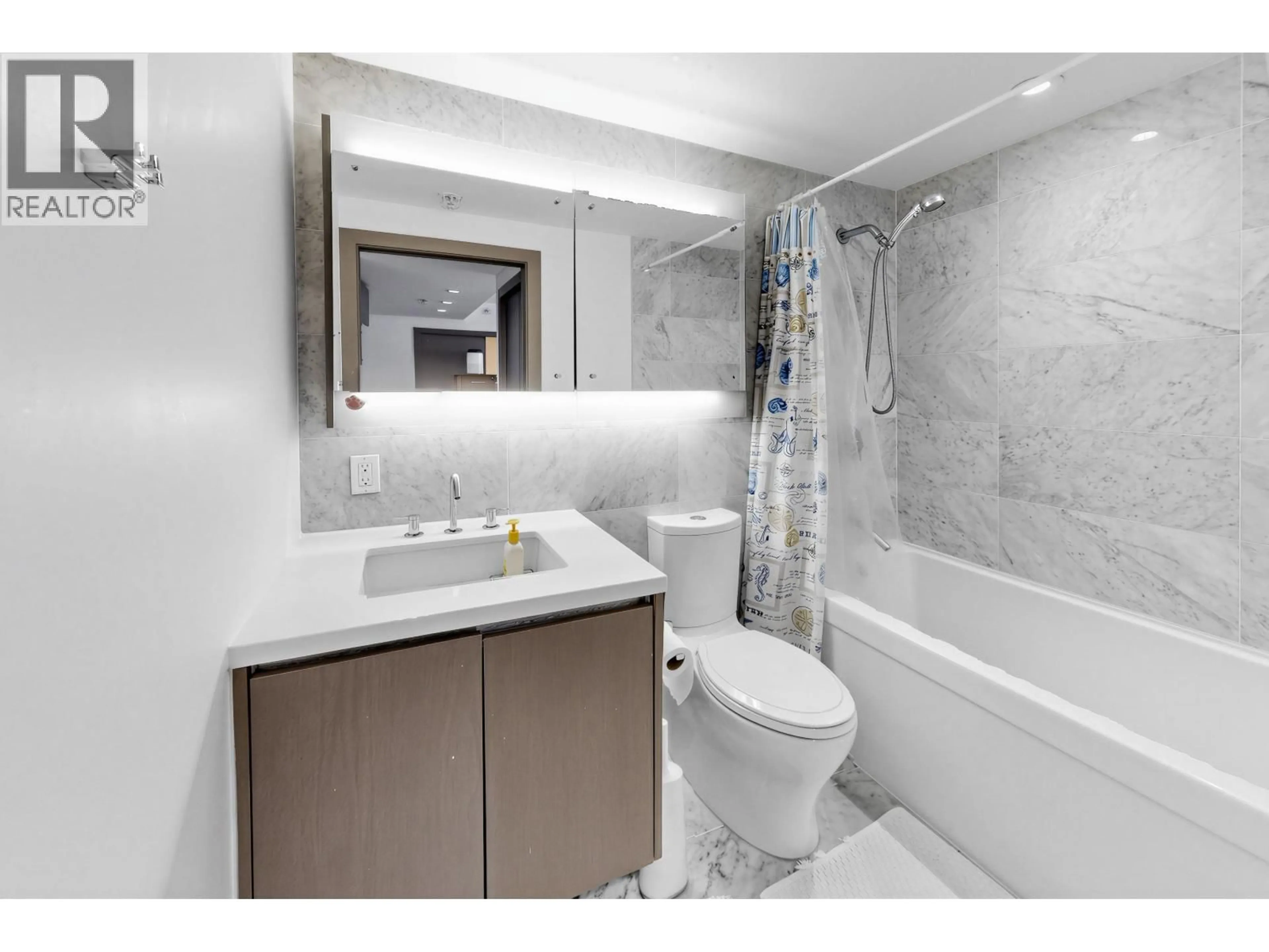 Standard bathroom, ceramic/tile floor for 351 - 38 SMITHE STREET, Vancouver British Columbia V6B0P3