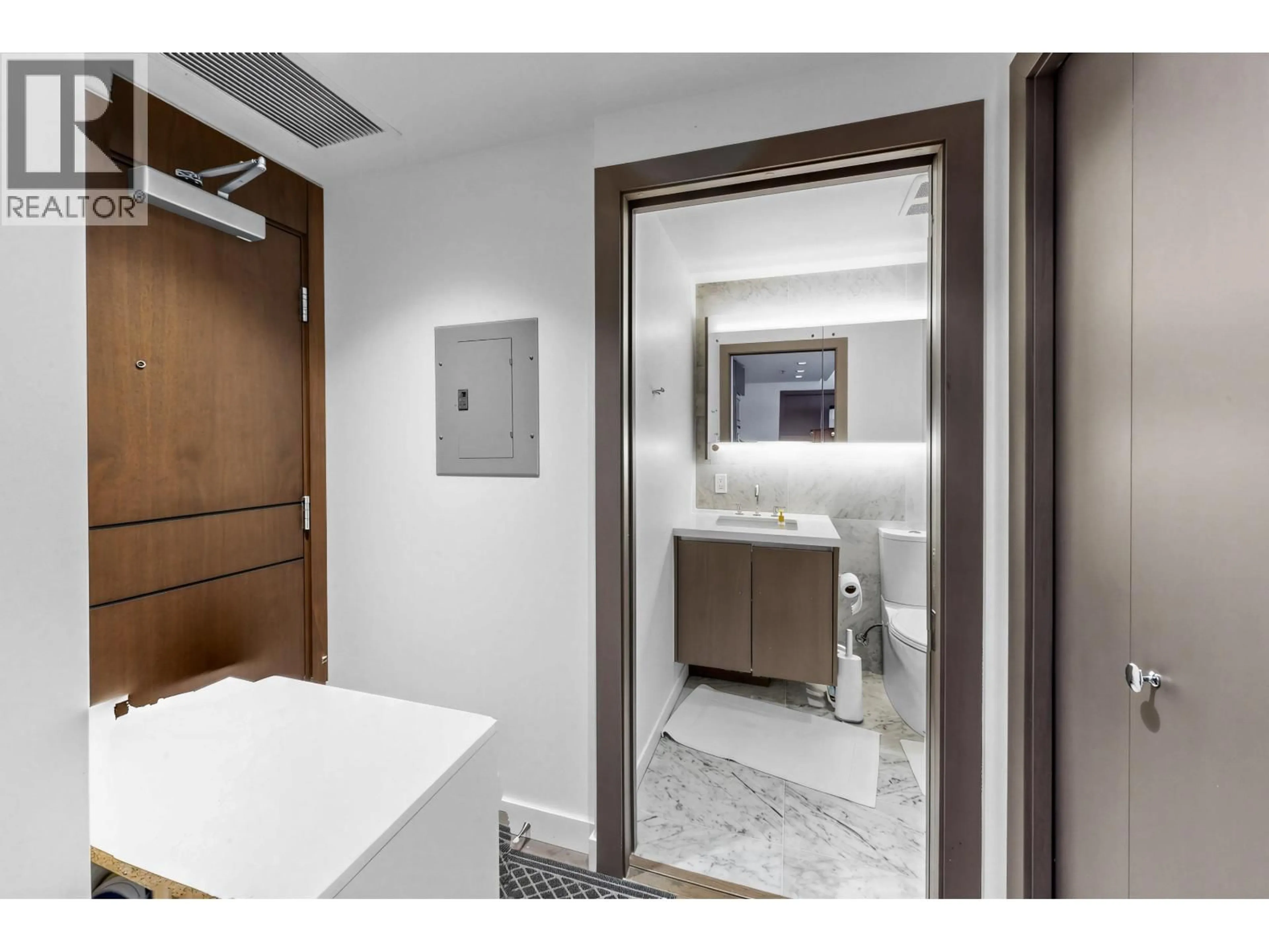 Contemporary bathroom, ceramic/tile floor for 351 - 38 SMITHE STREET, Vancouver British Columbia V6B0P3