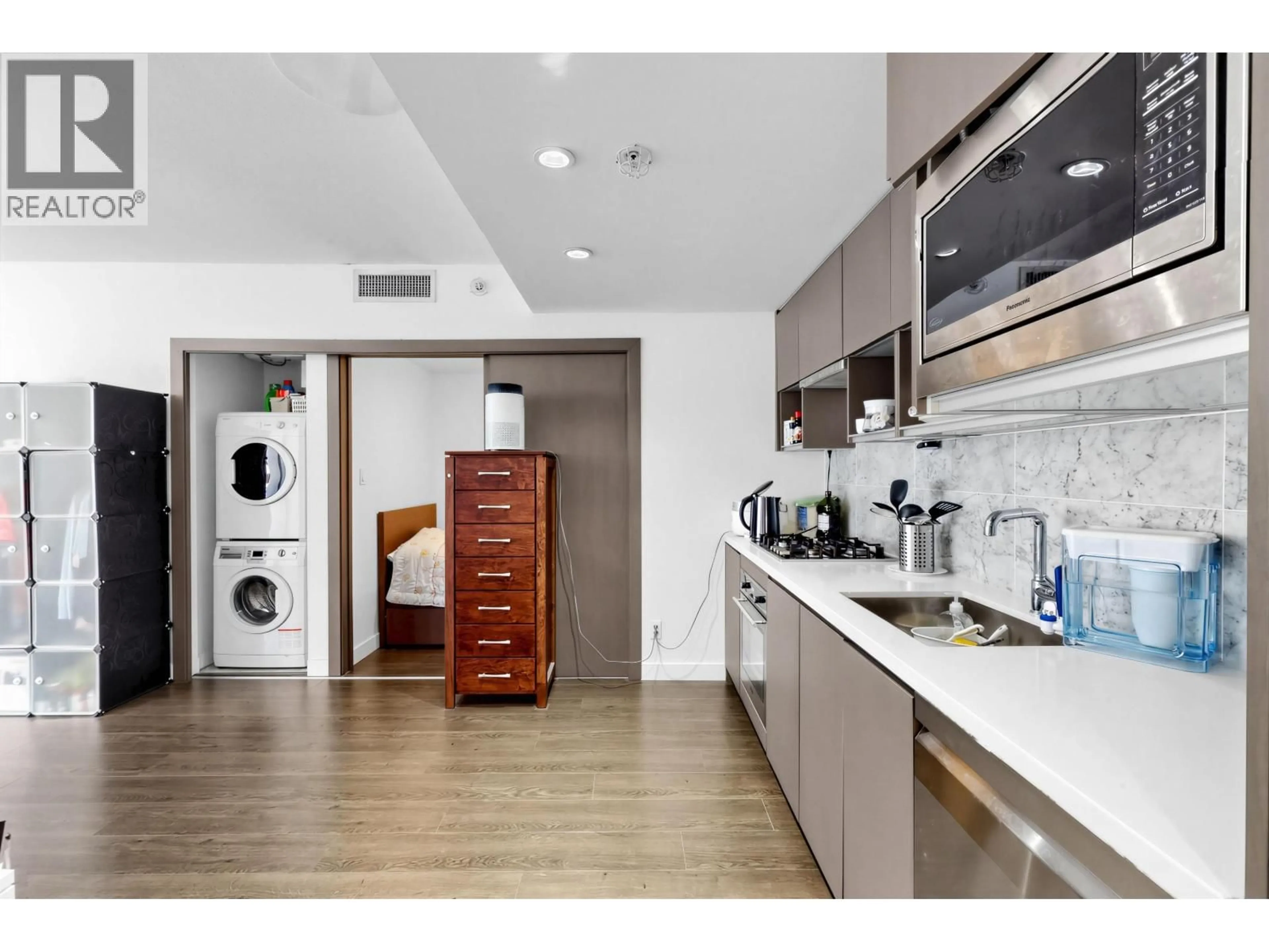 Unknown for 351 - 38 SMITHE STREET, Vancouver British Columbia V6B0P3