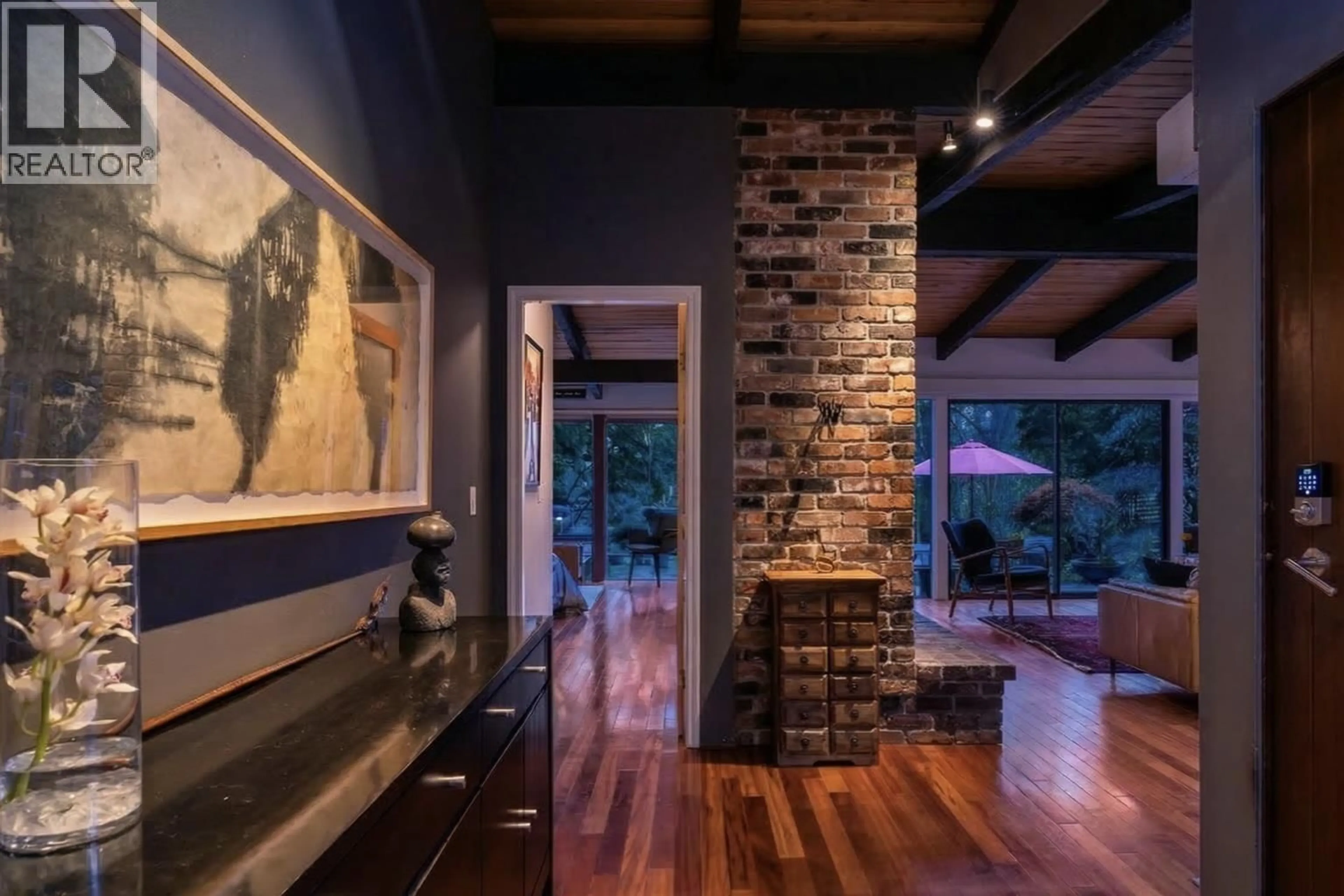 Indoor entryway for 808 SEYMOUR BOULEVARD, North Vancouver British Columbia V7J2J6