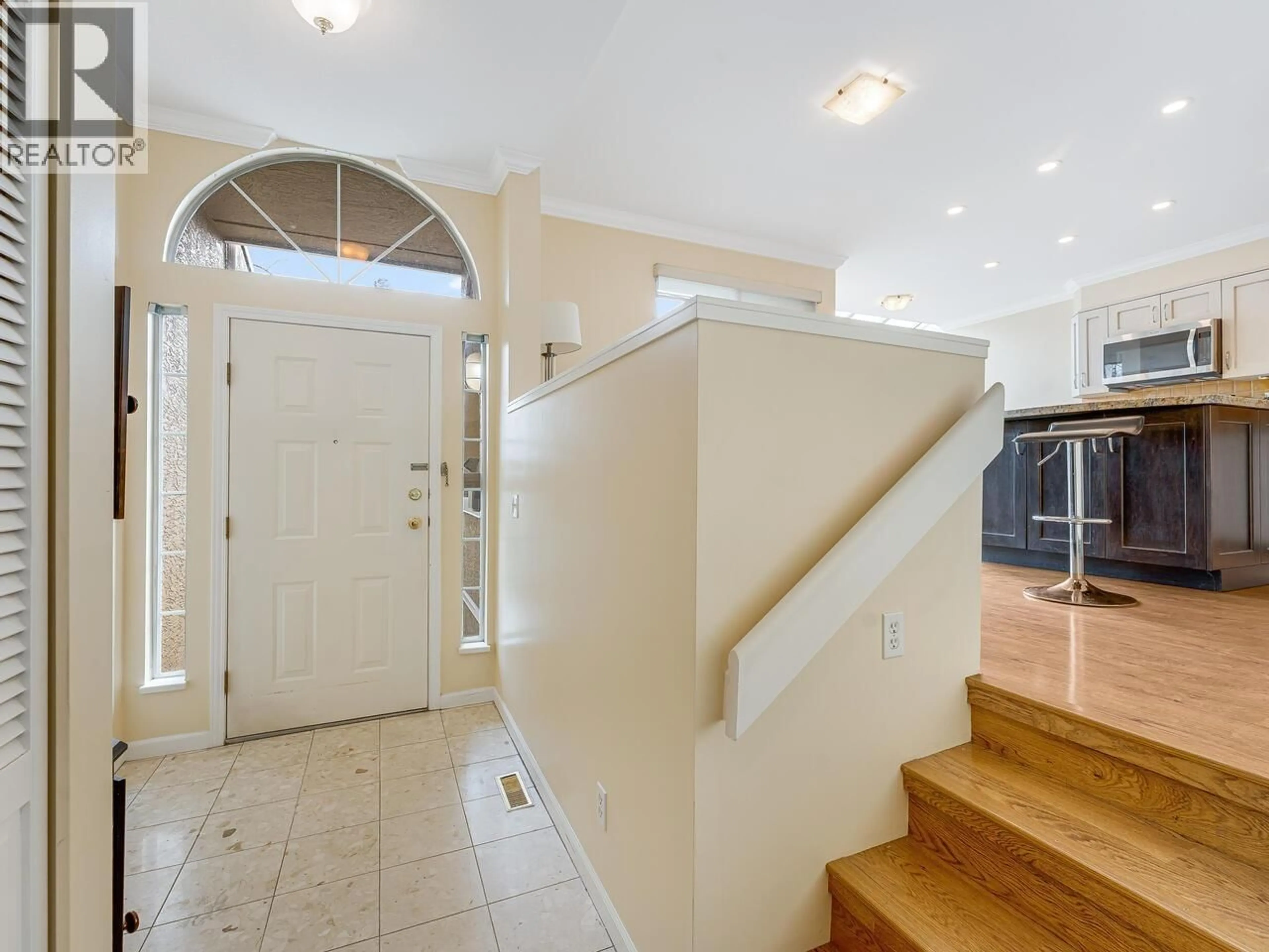 Indoor entryway for 2387 QUAYSIDE COURT, Vancouver British Columbia V5P4W2