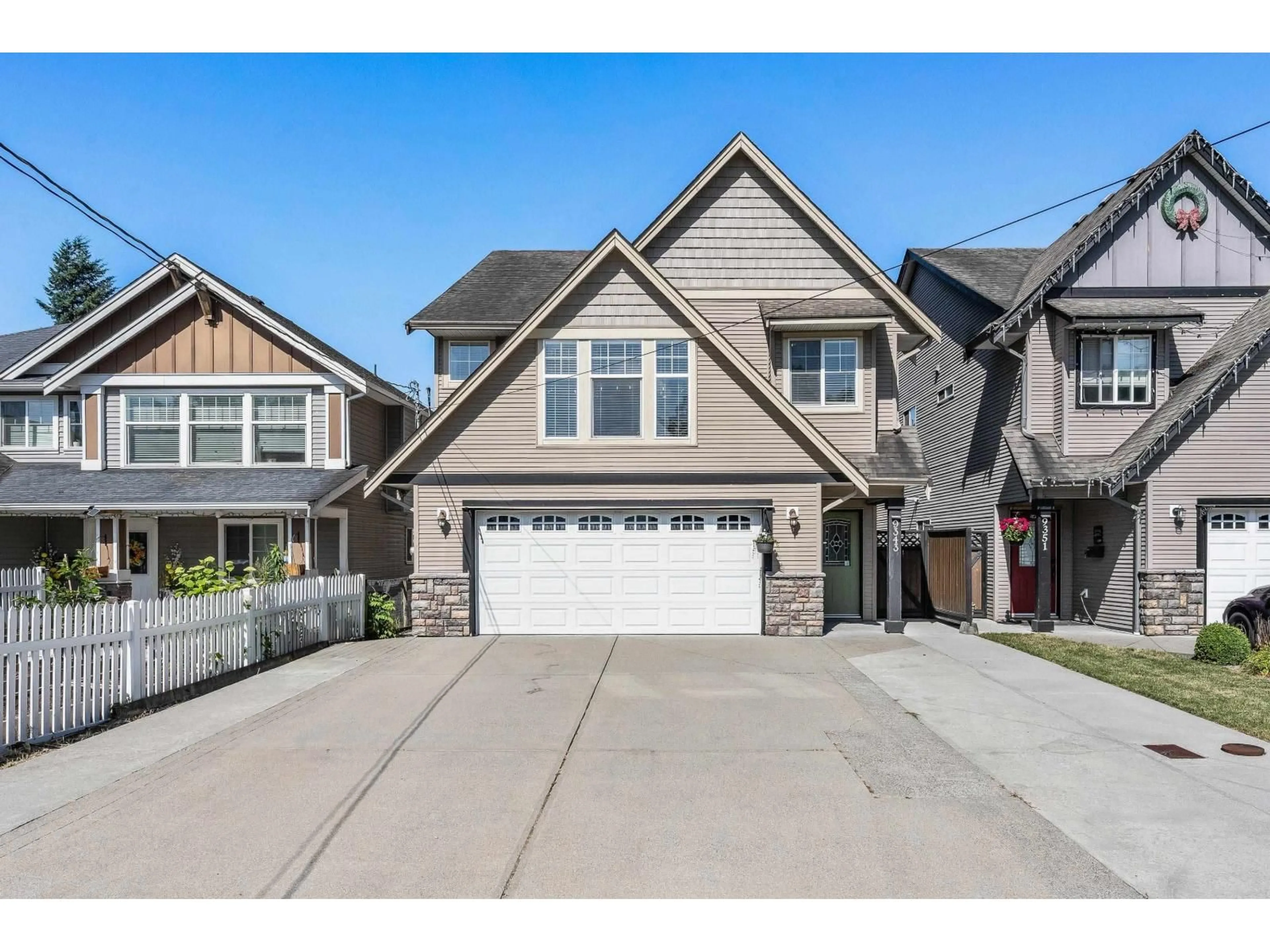 Home with vinyl exterior material, street for 9343 COOTE STREET, Chilliwack British Columbia V2P6B6