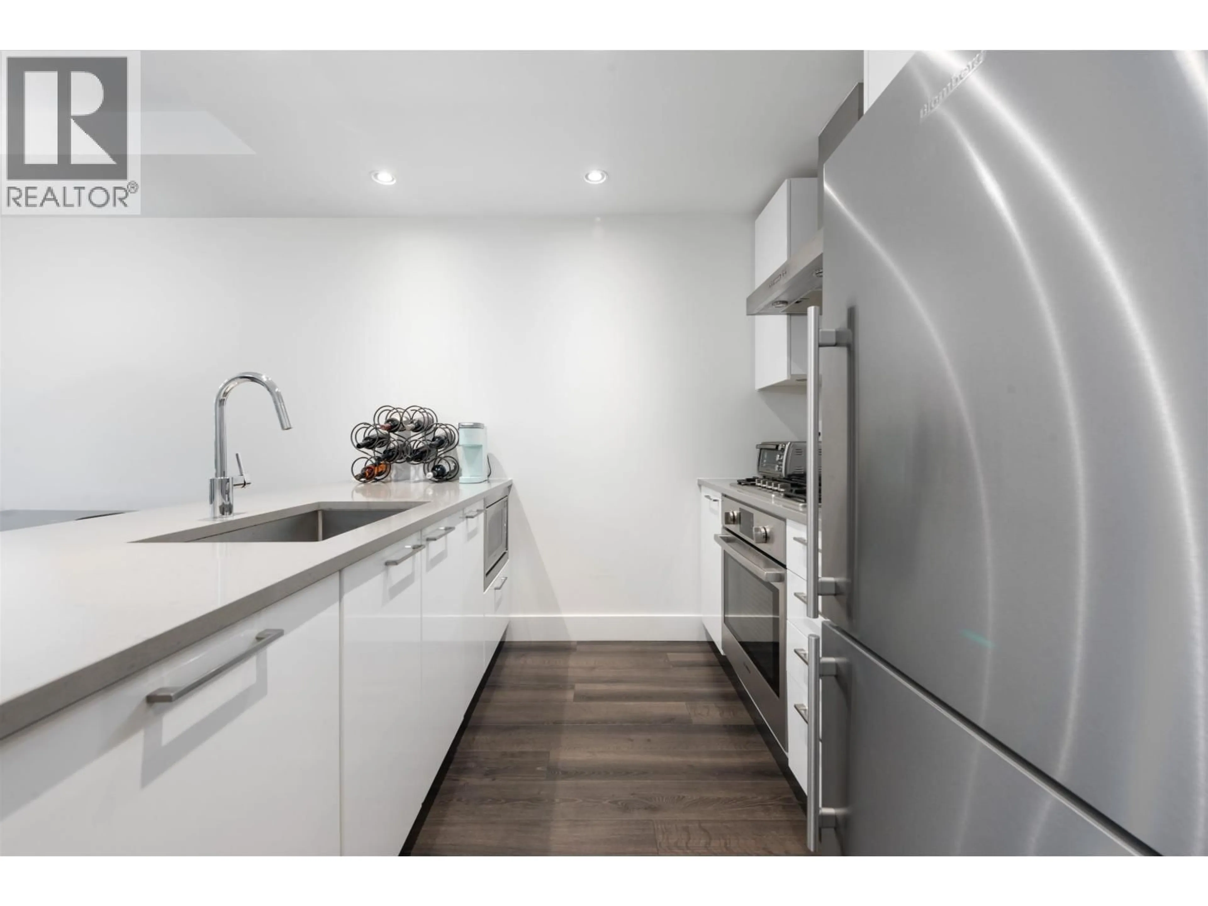 Standard kitchen, unknown for 507 - 10780 NO. 5 ROAD, Richmond British Columbia V6W0B8