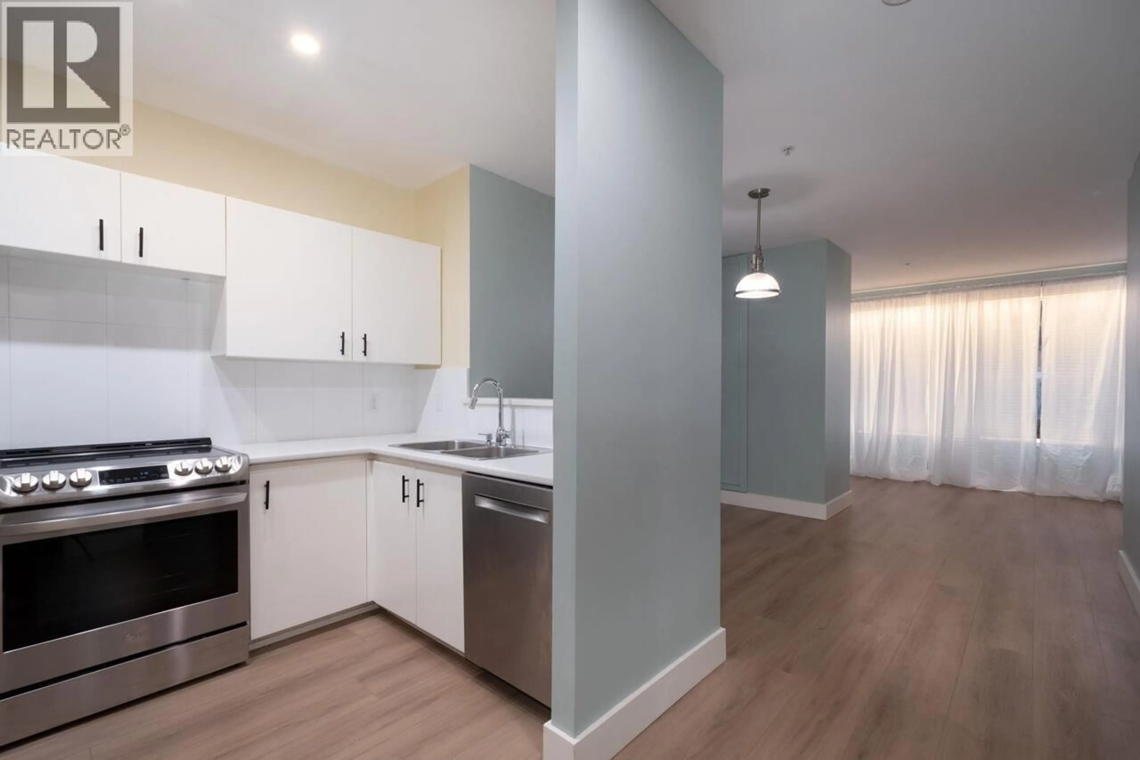 Standard kitchen, wood/laminate floor for 310 - 1177 HORNBY STREET, Vancouver British Columbia V6Z2E9