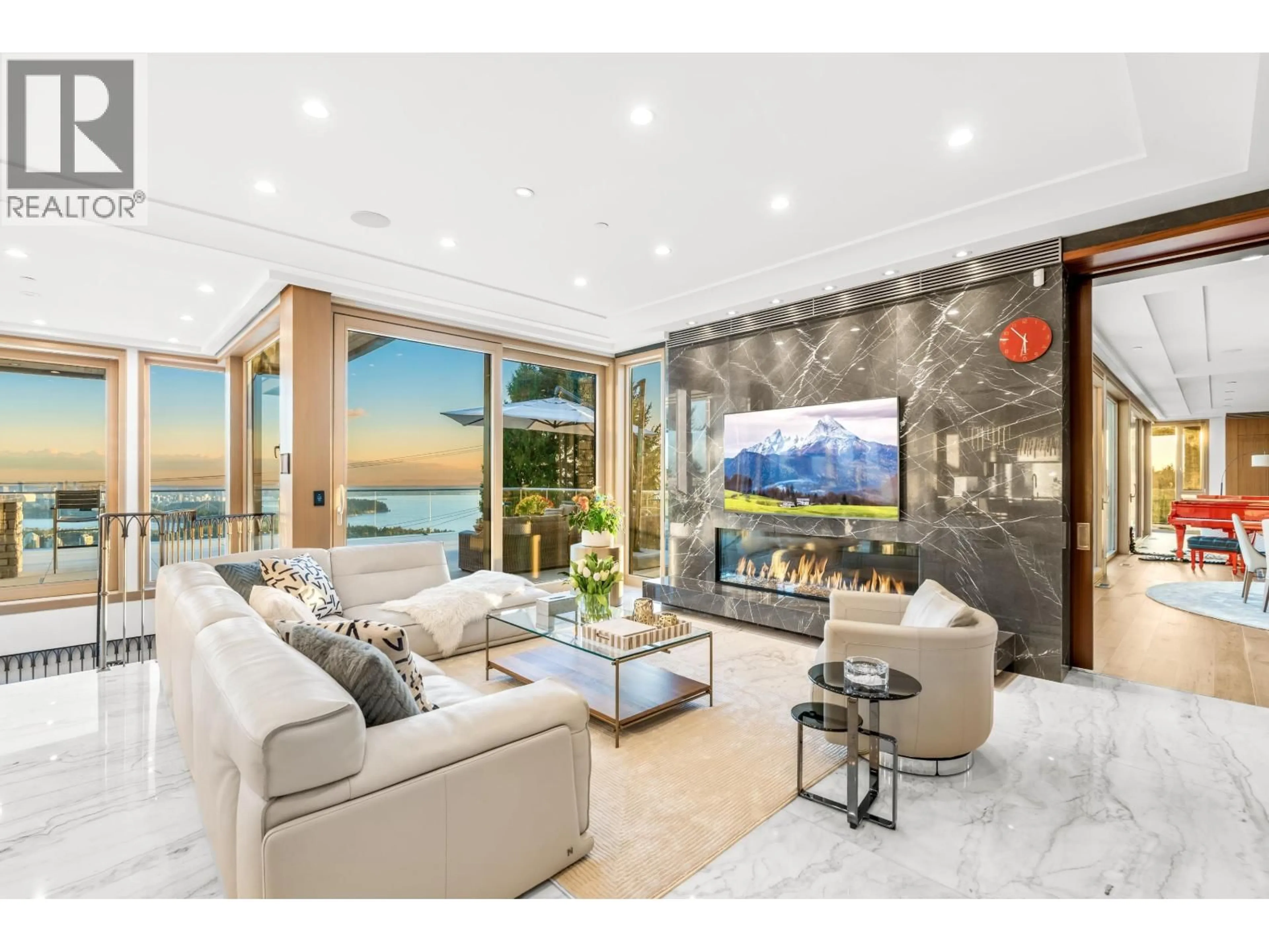 Living room with furniture, unknown for 1036 EYREMOUNT DRIVE, West Vancouver British Columbia V7S2B3