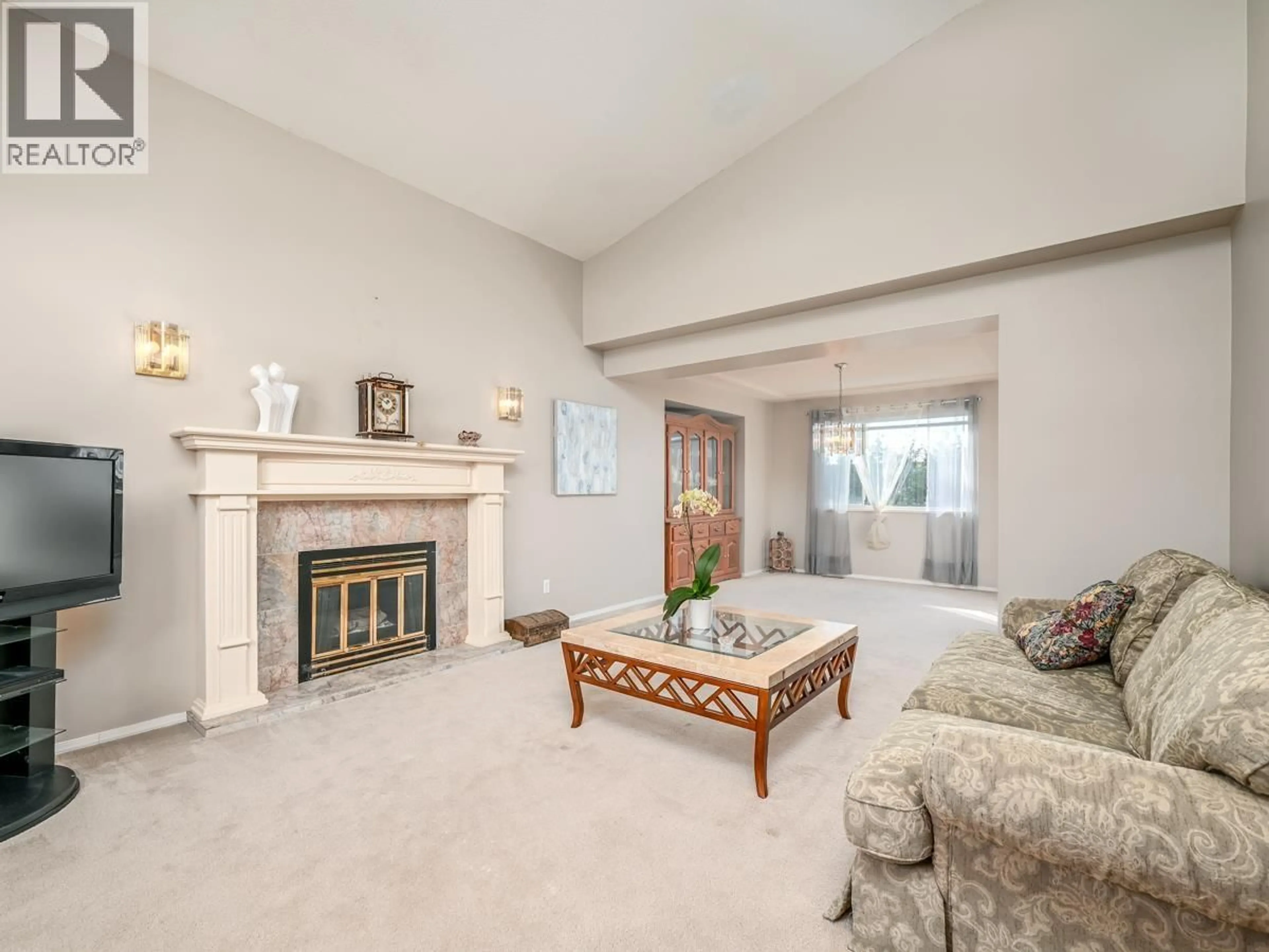 Living room with furniture, unknown for 3108 FISHER COURT, Coquitlam British Columbia V3E2R8