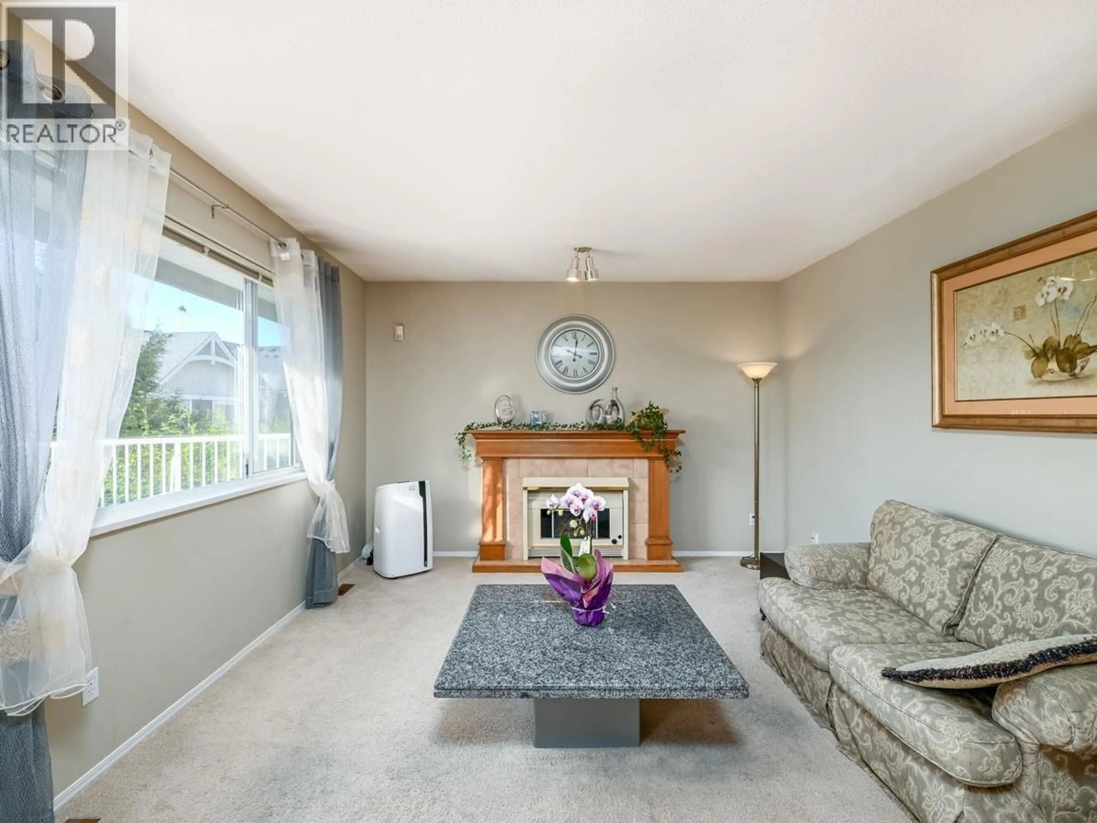 Living room with furniture, unknown for 3108 FISHER COURT, Coquitlam British Columbia V3E2R8