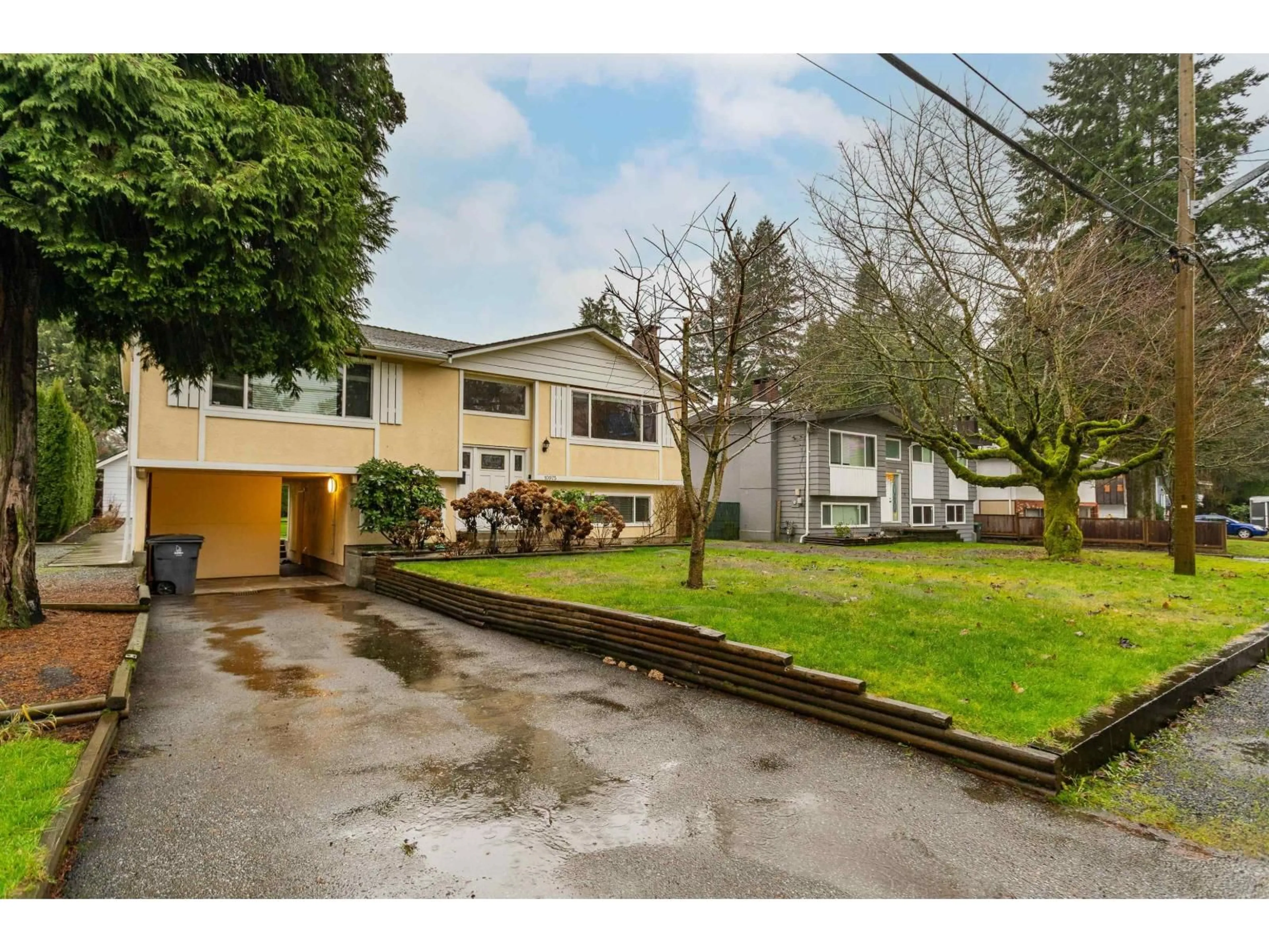 A pic from outside/outdoor area/front of a property/back of a property/a pic from drone, street for 10975 PARTRIDGE CRESCENT, Surrey British Columbia V3R5A9