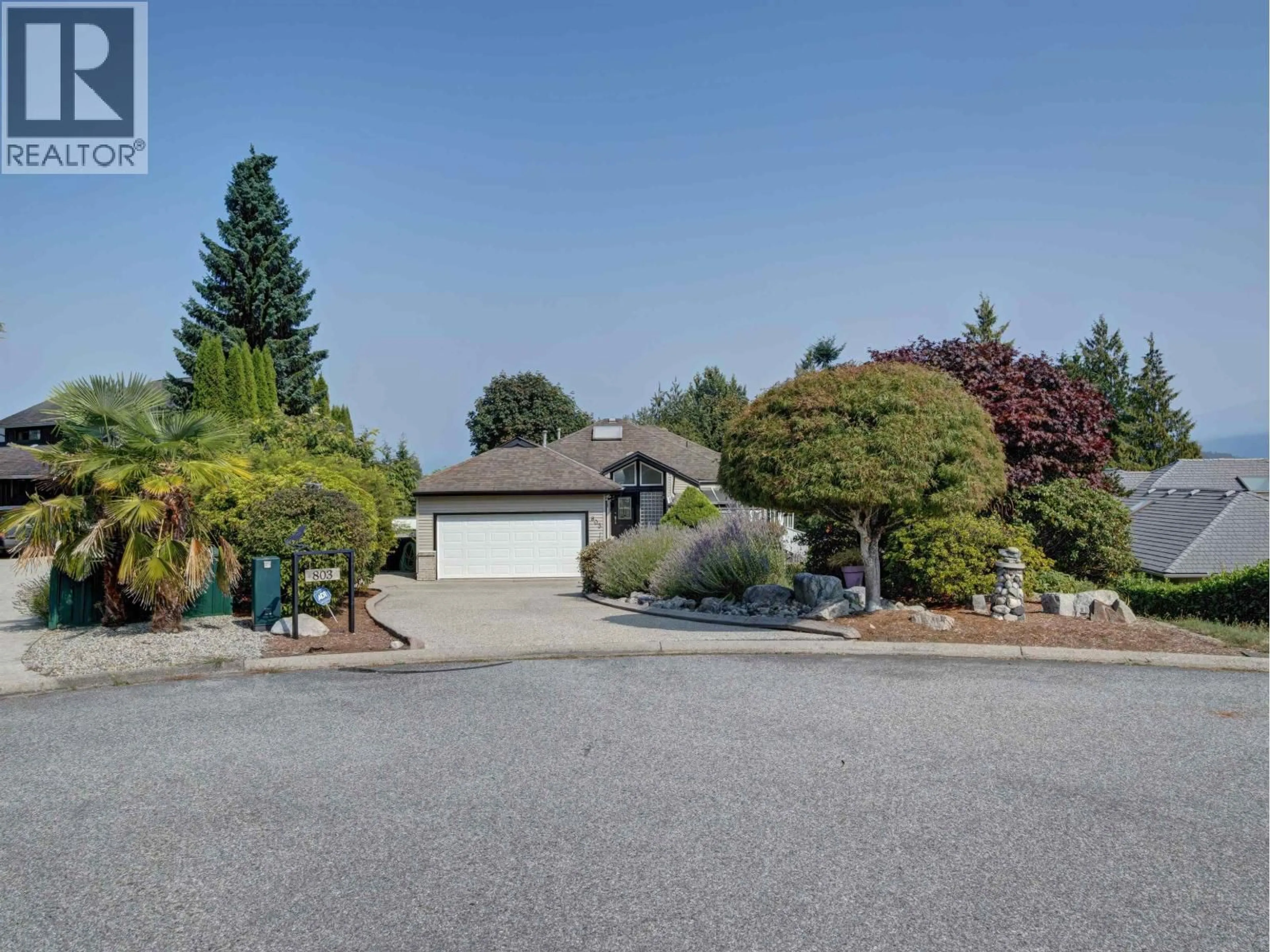 A pic from outside/outdoor area/front of a property/back of a property/a pic from drone, unknown for 803 OCEANMOUNT BOULEVARD, Gibsons British Columbia V0N1V8