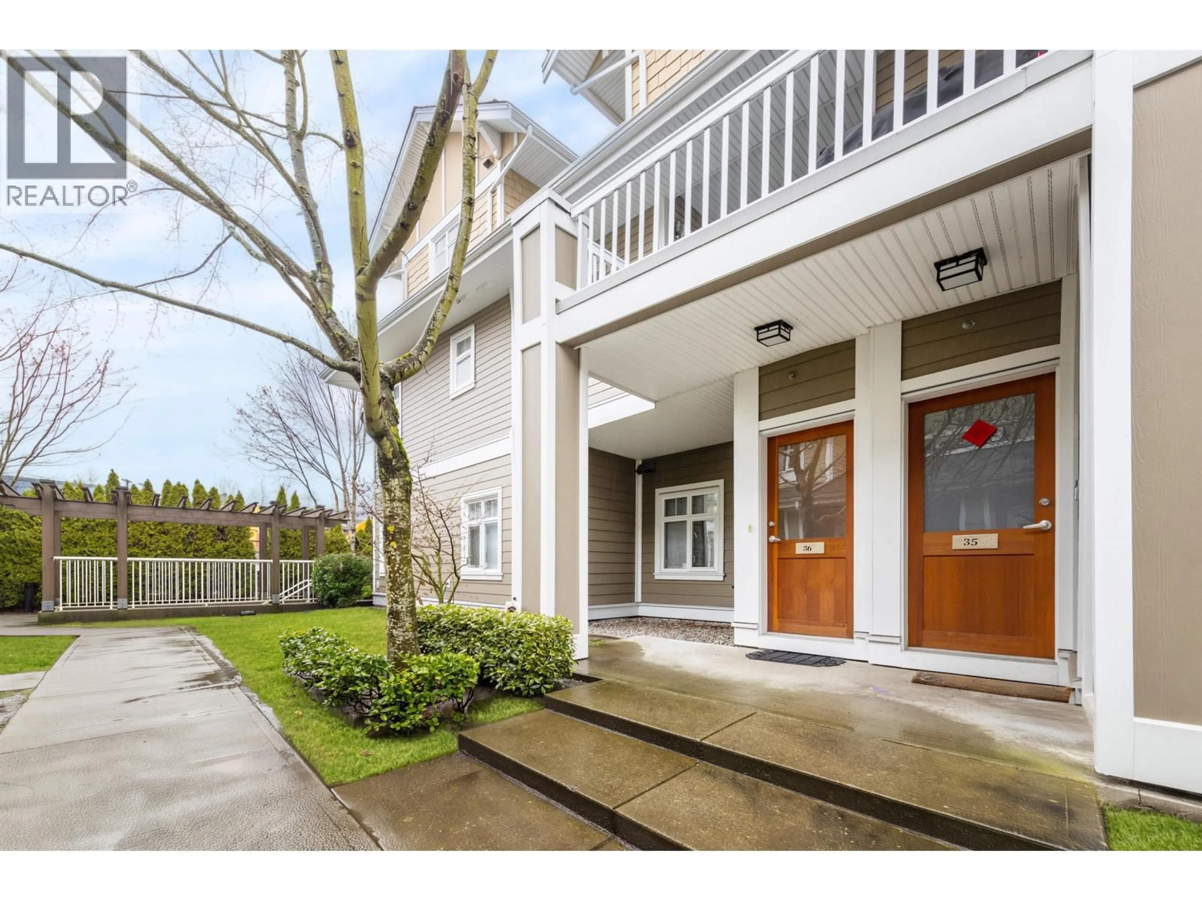 Indoor entryway for 36 - 7388 MACPHERSON AVENUE, Burnaby British Columbia V5J0A1