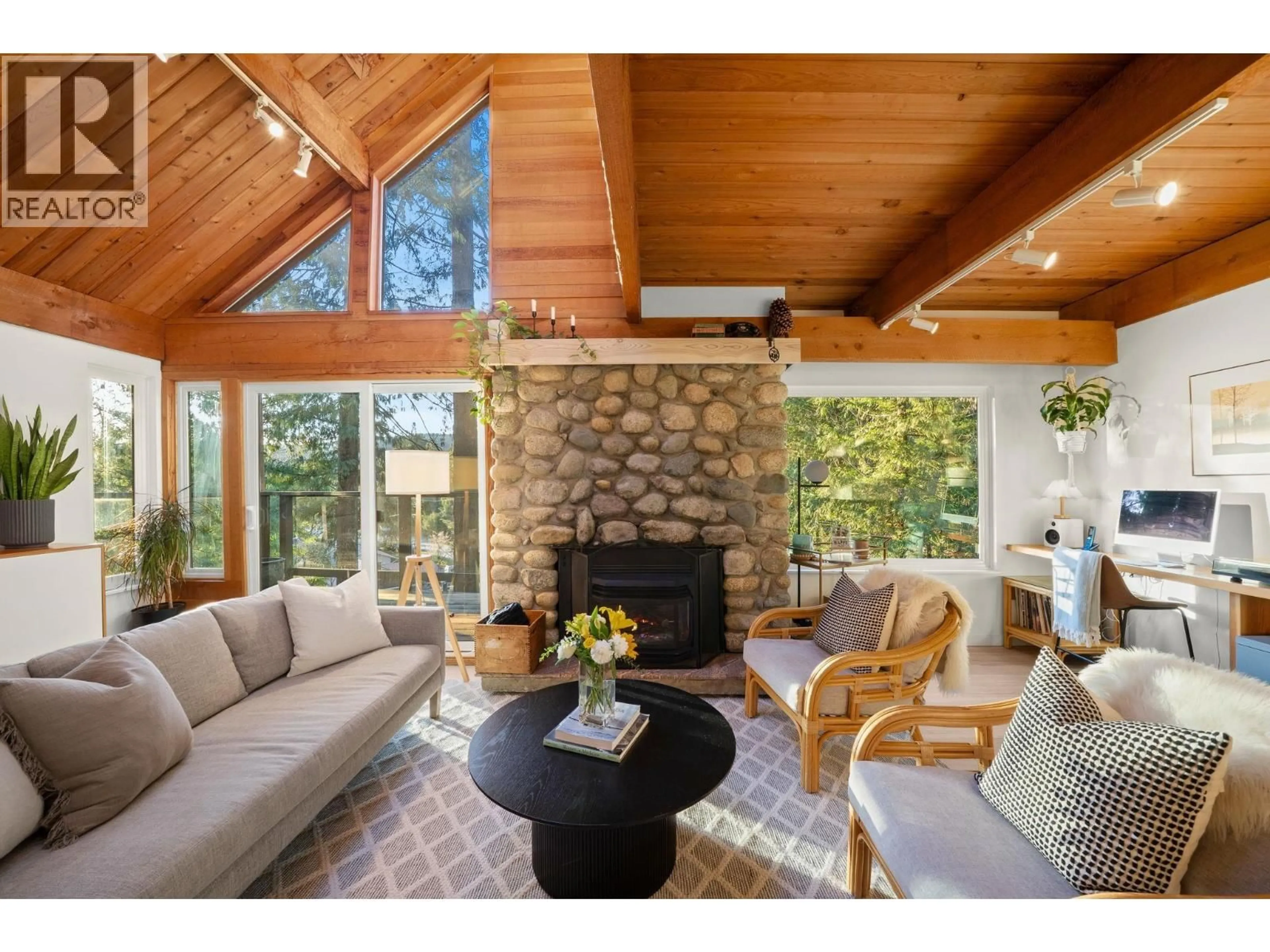 Living room with furniture, unknown for 1616 ROXBURY ROAD, North Vancouver British Columbia V7G2B2