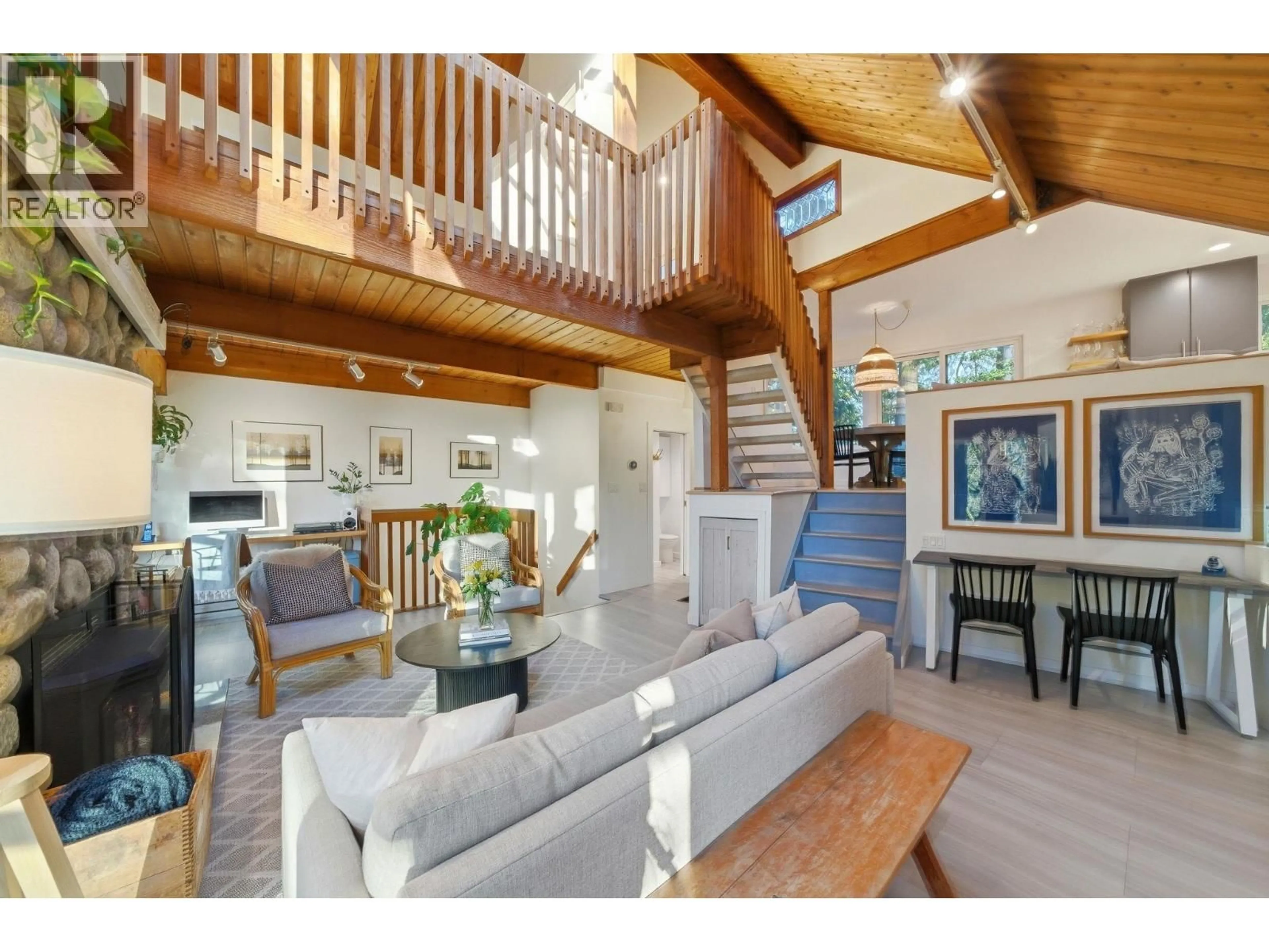 Living room with furniture, wood/laminate floor for 1616 ROXBURY ROAD, North Vancouver British Columbia V7G2B2