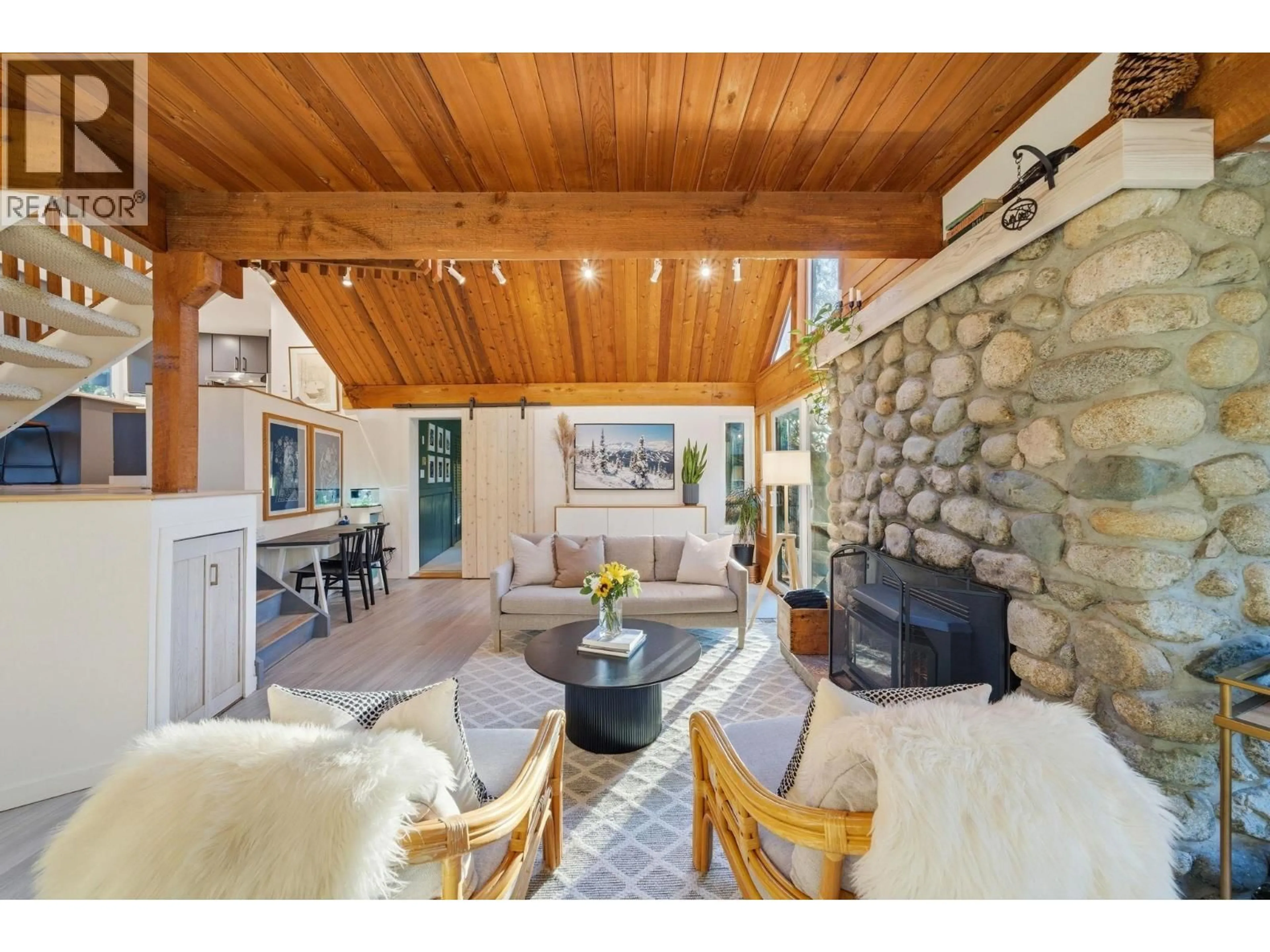 Living room with furniture, unknown for 1616 ROXBURY ROAD, North Vancouver British Columbia V7G2B2