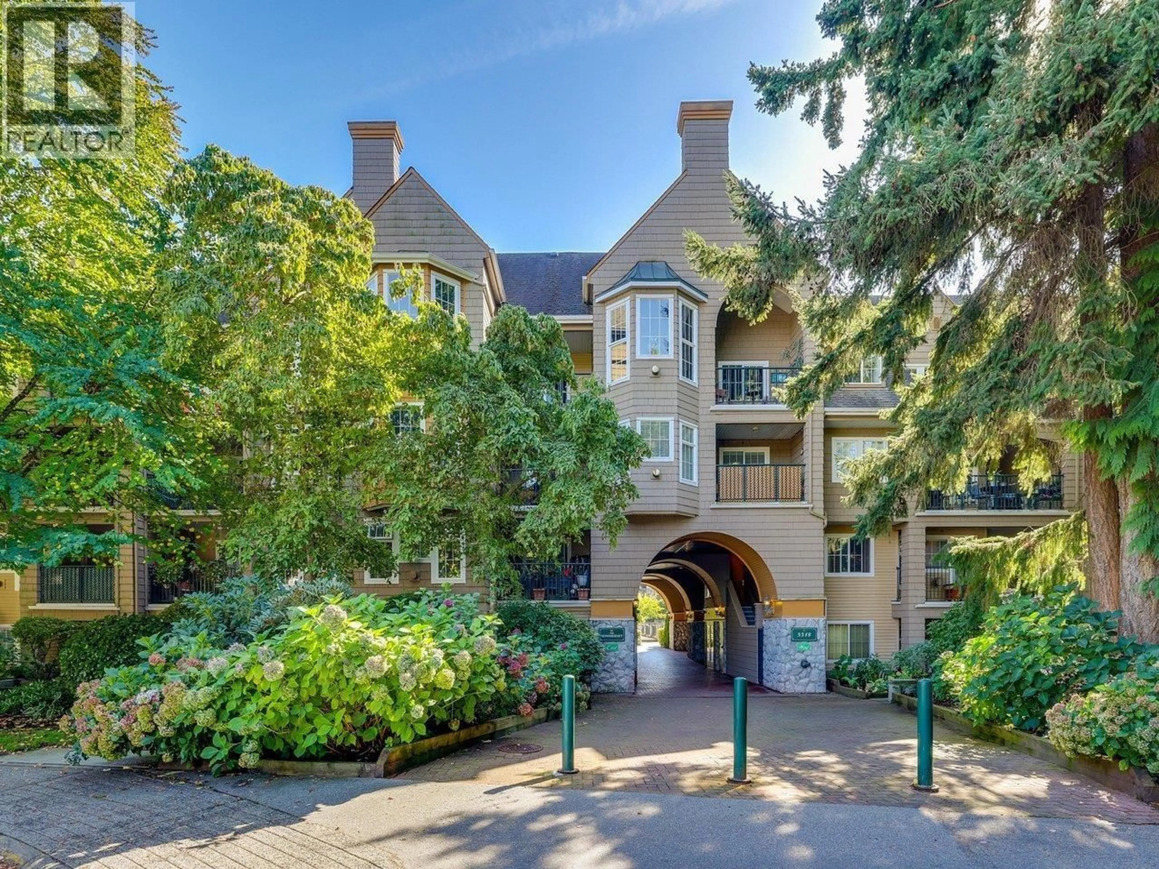 Indoor foyer for 409 - 5518 14 AVENUE, Delta British Columbia V4M4E9