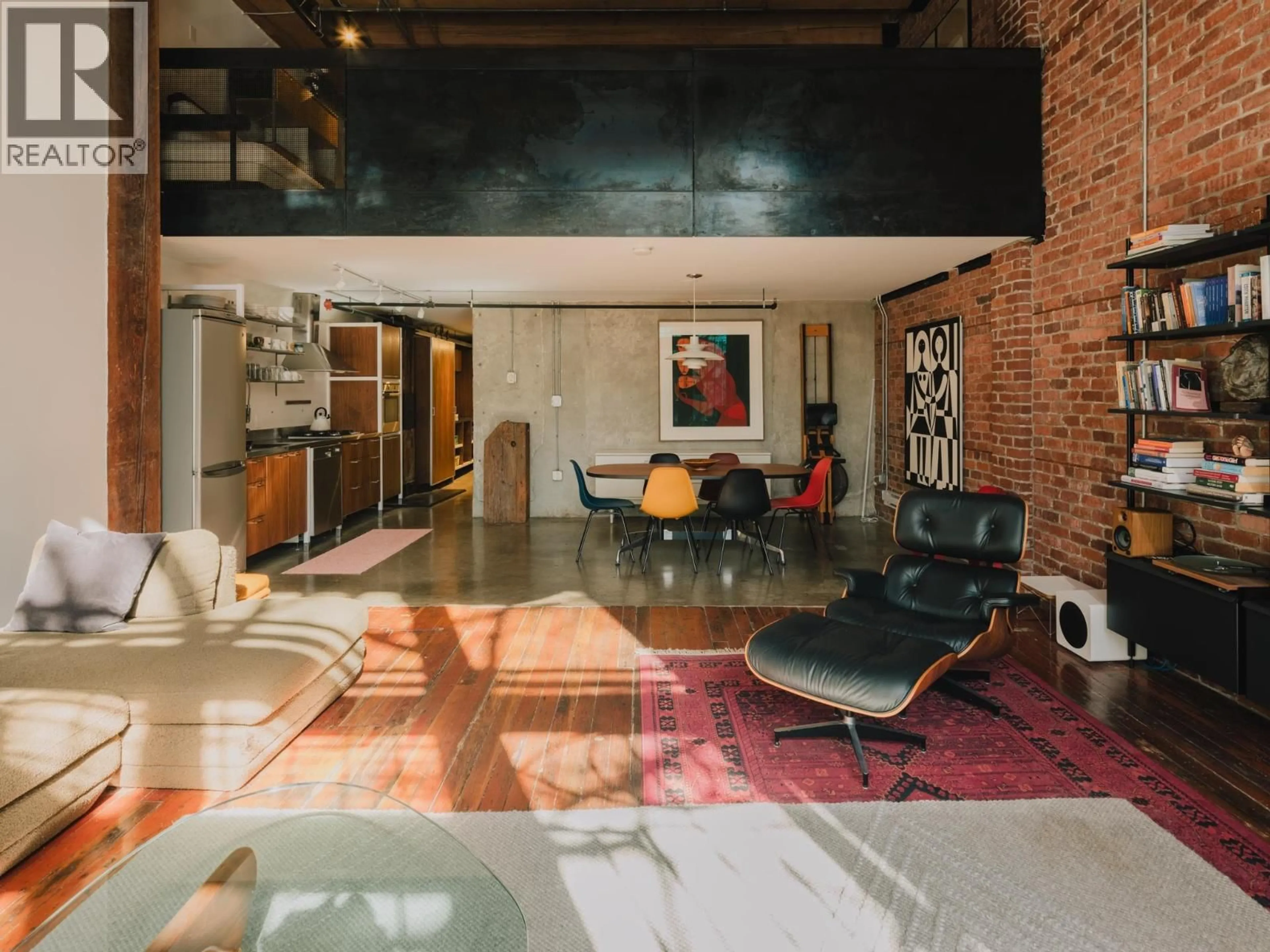 Indoor foyer for 87 CORDOVA STREET, Vancouver British Columbia V6A1K3