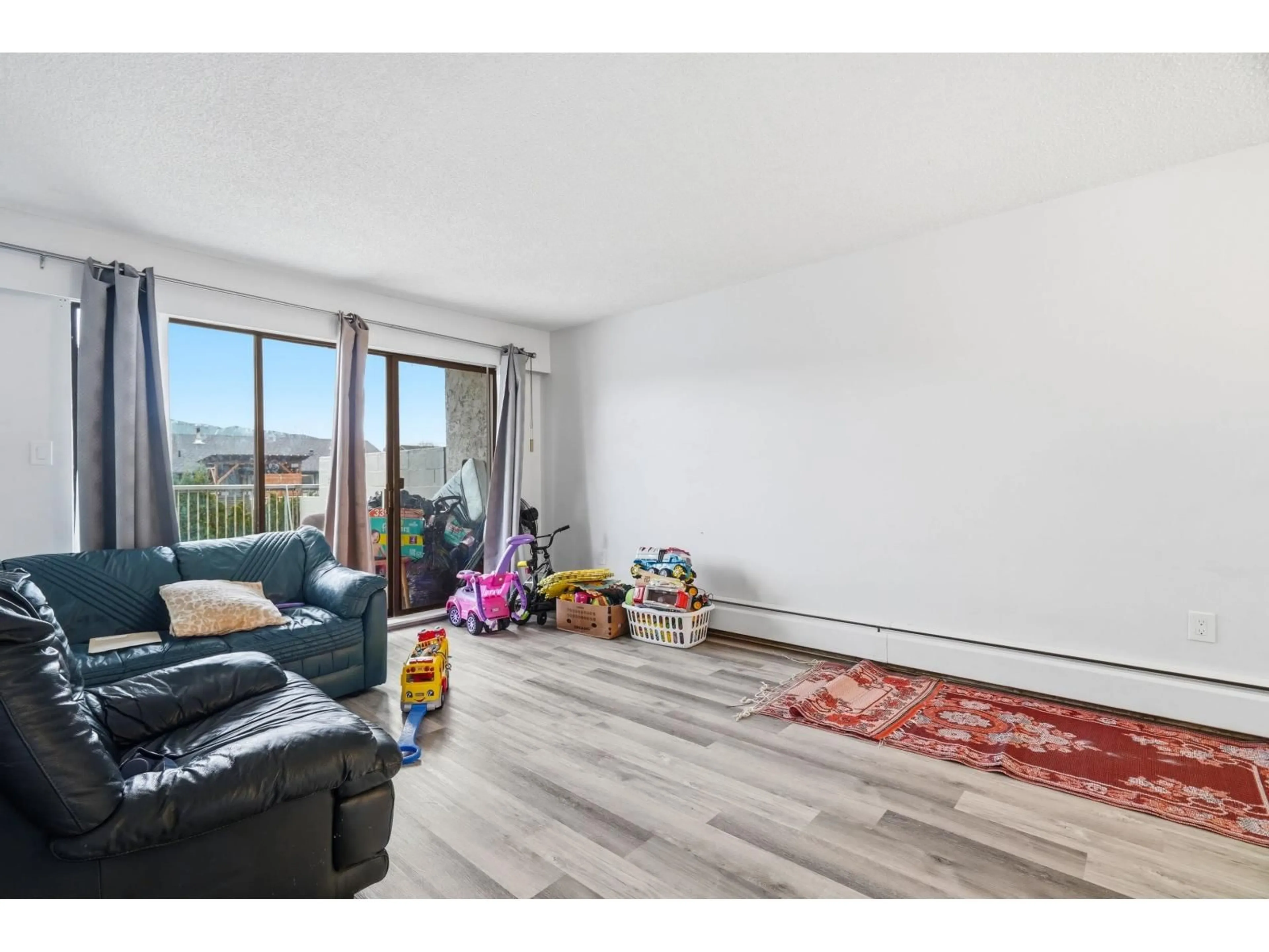 Living room with furniture, wood/laminate floor for 107 - 9477 COOK STREET, Chilliwack British Columbia V2P4J8