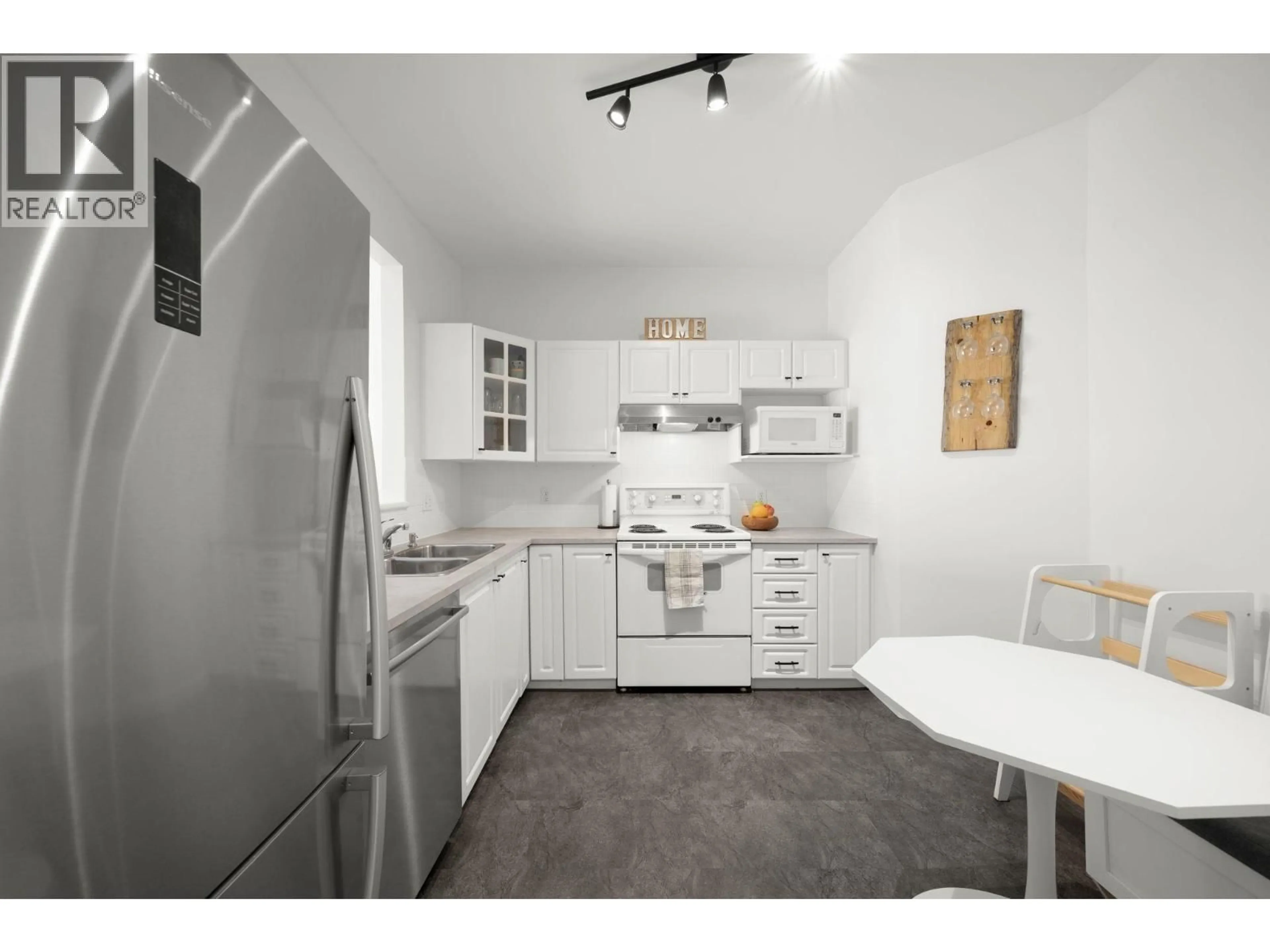 Standard kitchen, unknown for 206 - 4728 53 STREET, Delta British Columbia V4K2Z1