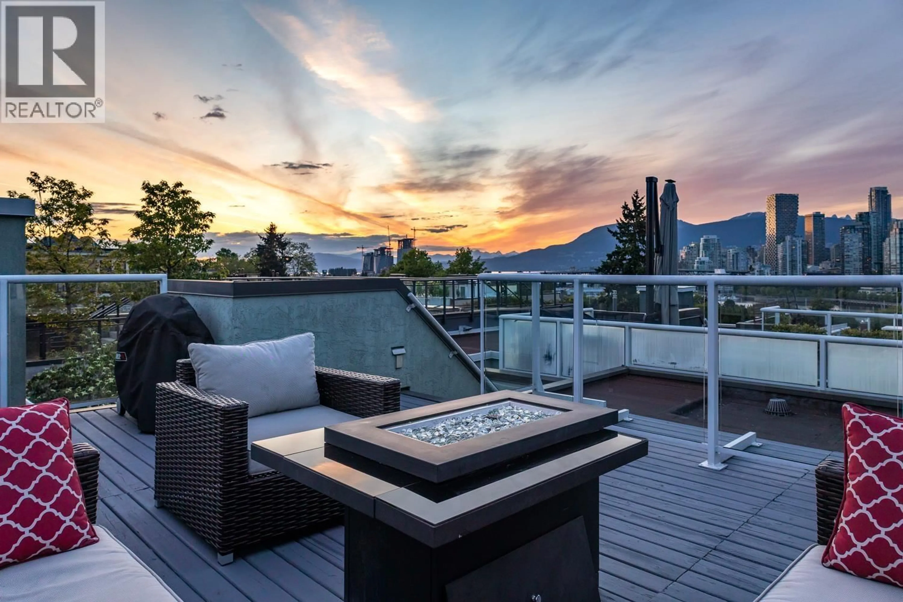Patio, mountain view for 2391 OAK STREET, Vancouver British Columbia V6H2J8