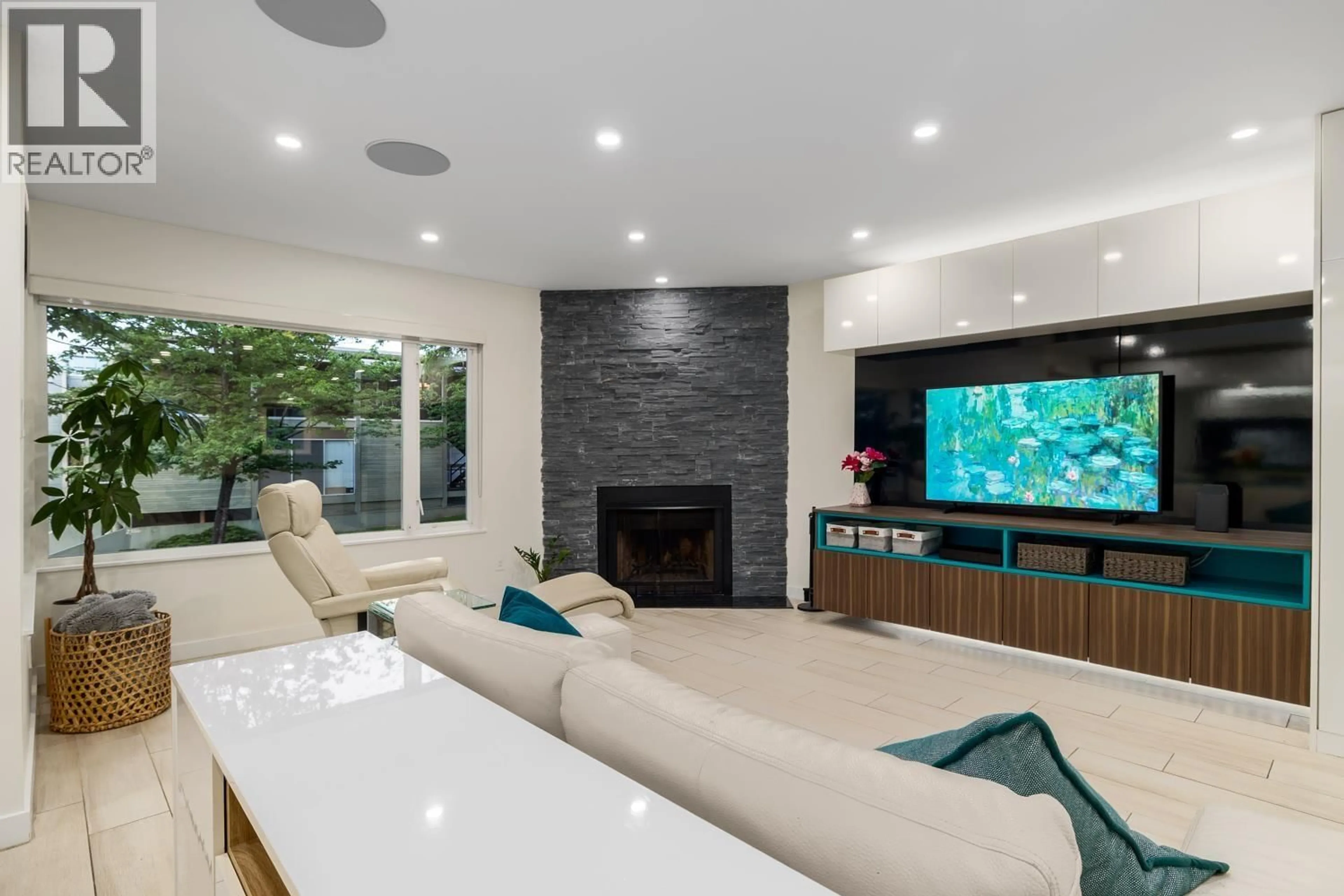 Home theater for 2391 OAK STREET, Vancouver British Columbia V6H2J8