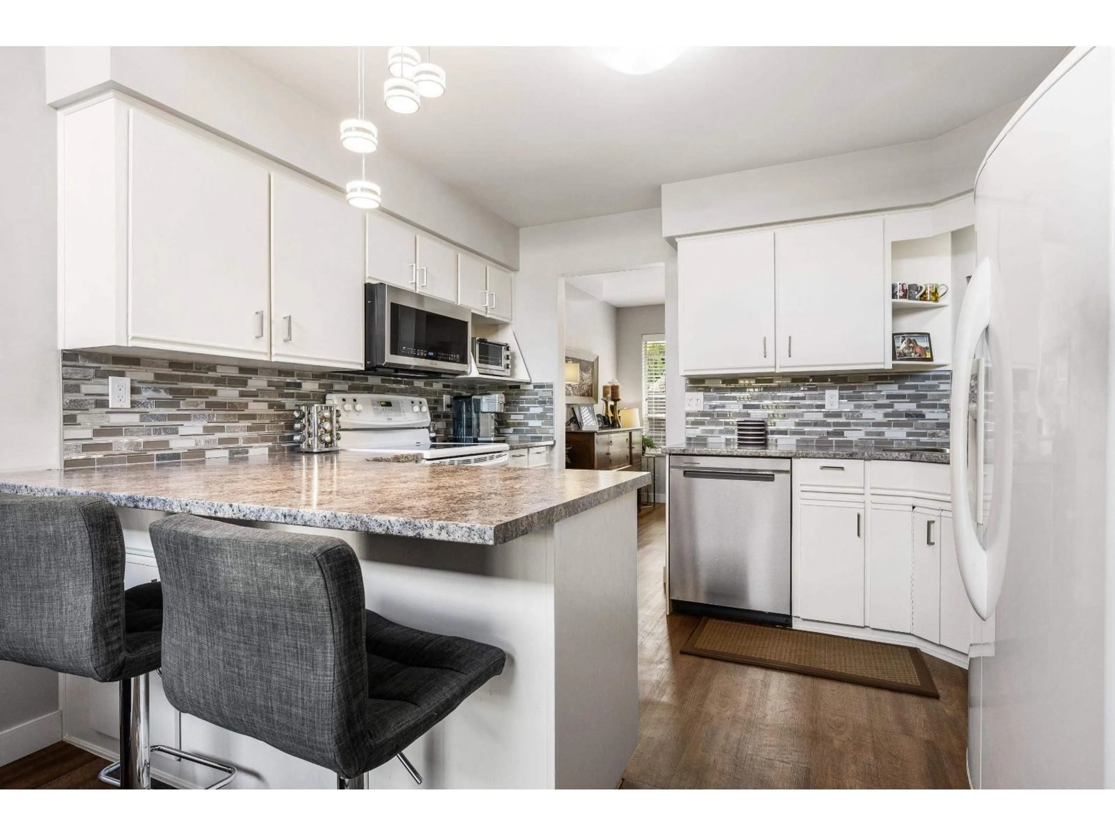 Open concept kitchen, unknown for 8 - 34942 MT BLANCHARD DRIVE, Abbotsford British Columbia V2S7K8
