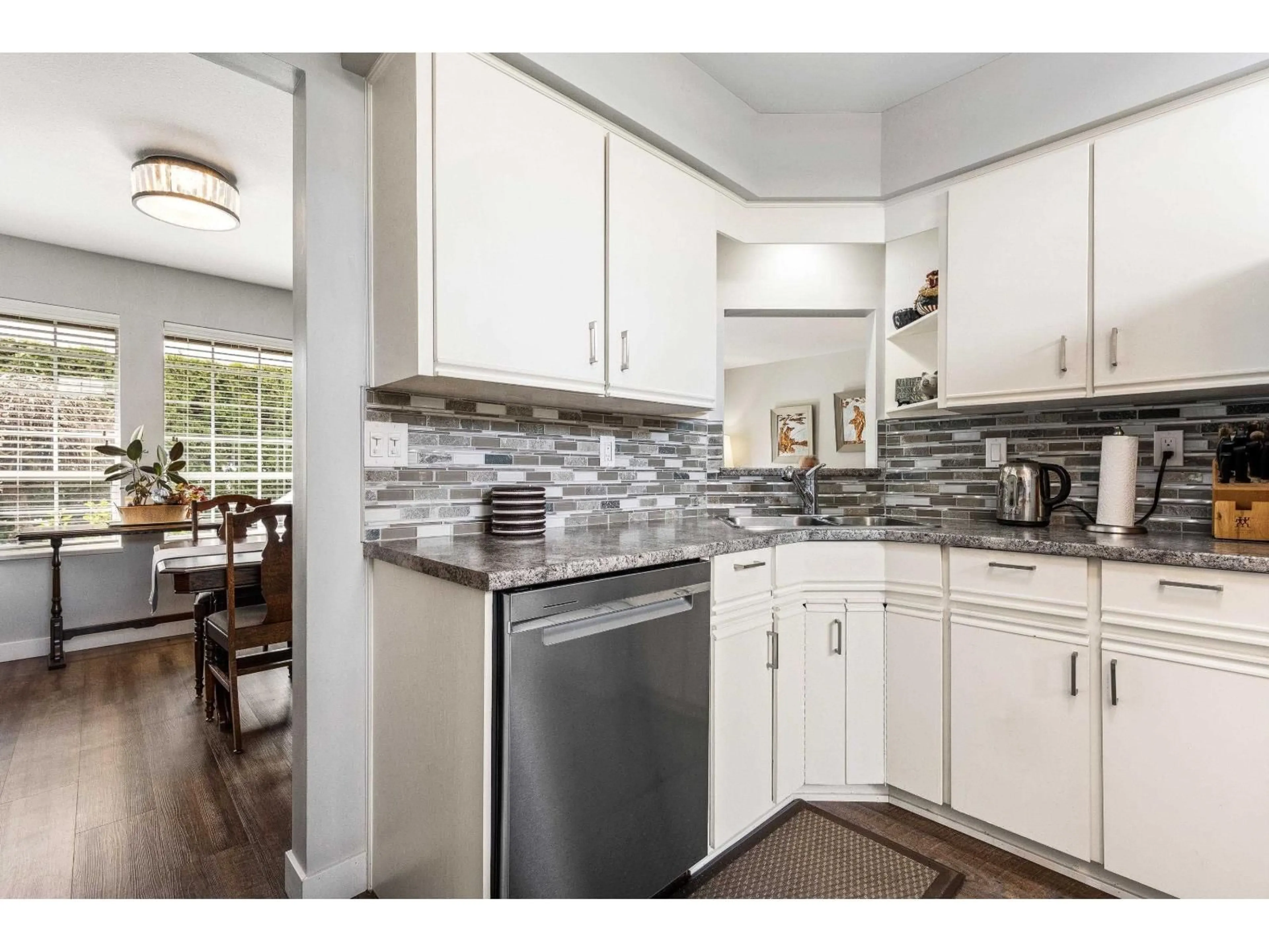 Open concept kitchen, ceramic/tile floor for 8 - 34942 MT BLANCHARD DRIVE, Abbotsford British Columbia V2S7K8