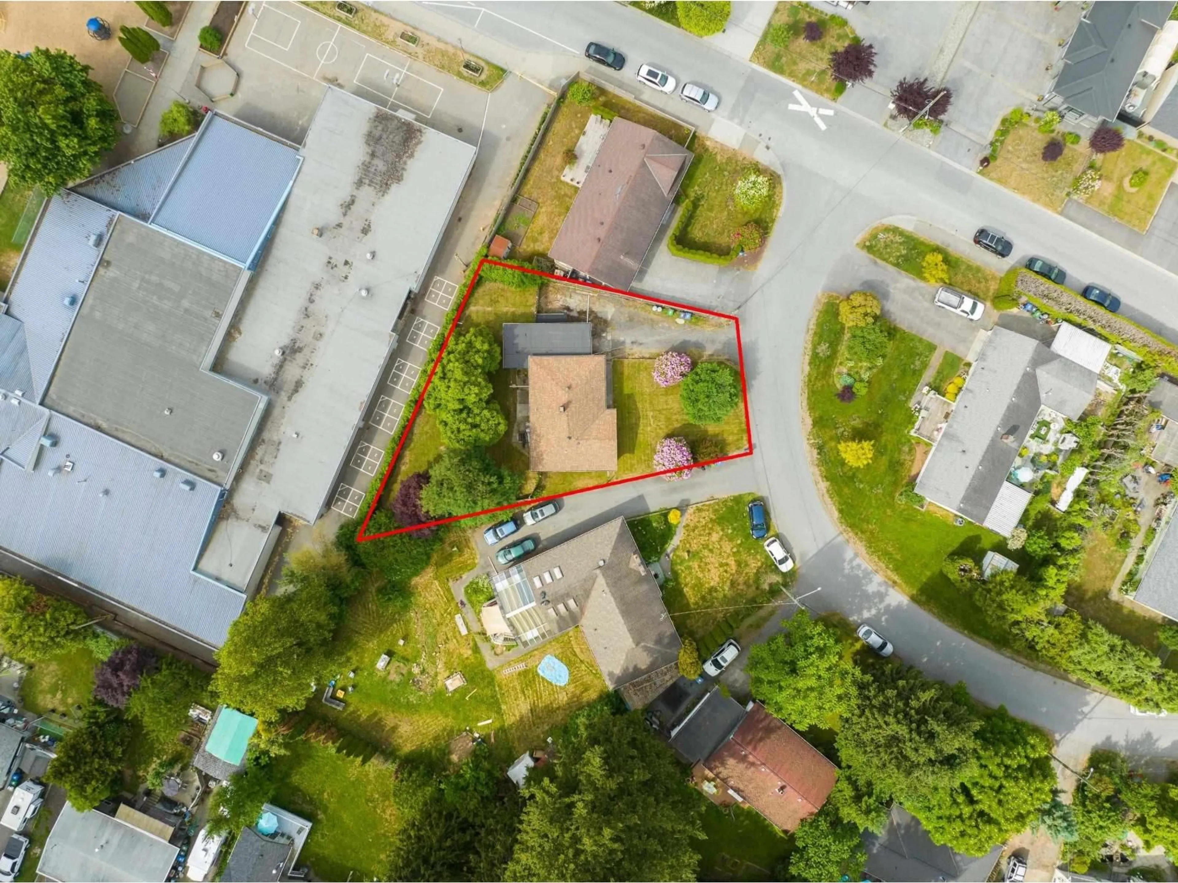 A pic from outside/outdoor area/front of a property/back of a property/a pic from drone, street for 2280 ALEXANDER CRESCENT, Abbotsford British Columbia V2S3W4