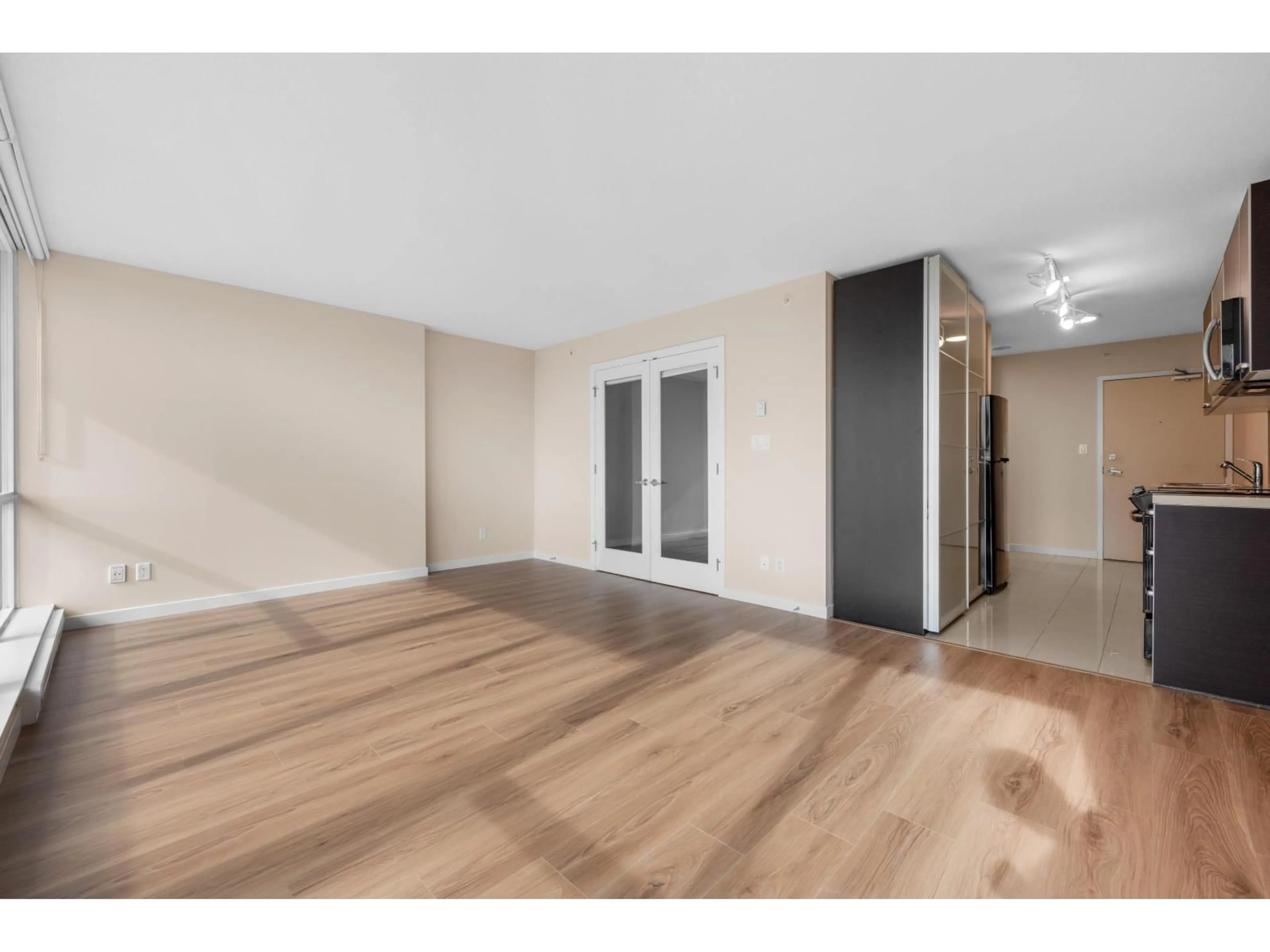 A pic of a room for 1105 - 9981 WHALLEY BOULEVARD, Surrey British Columbia V3T0G6