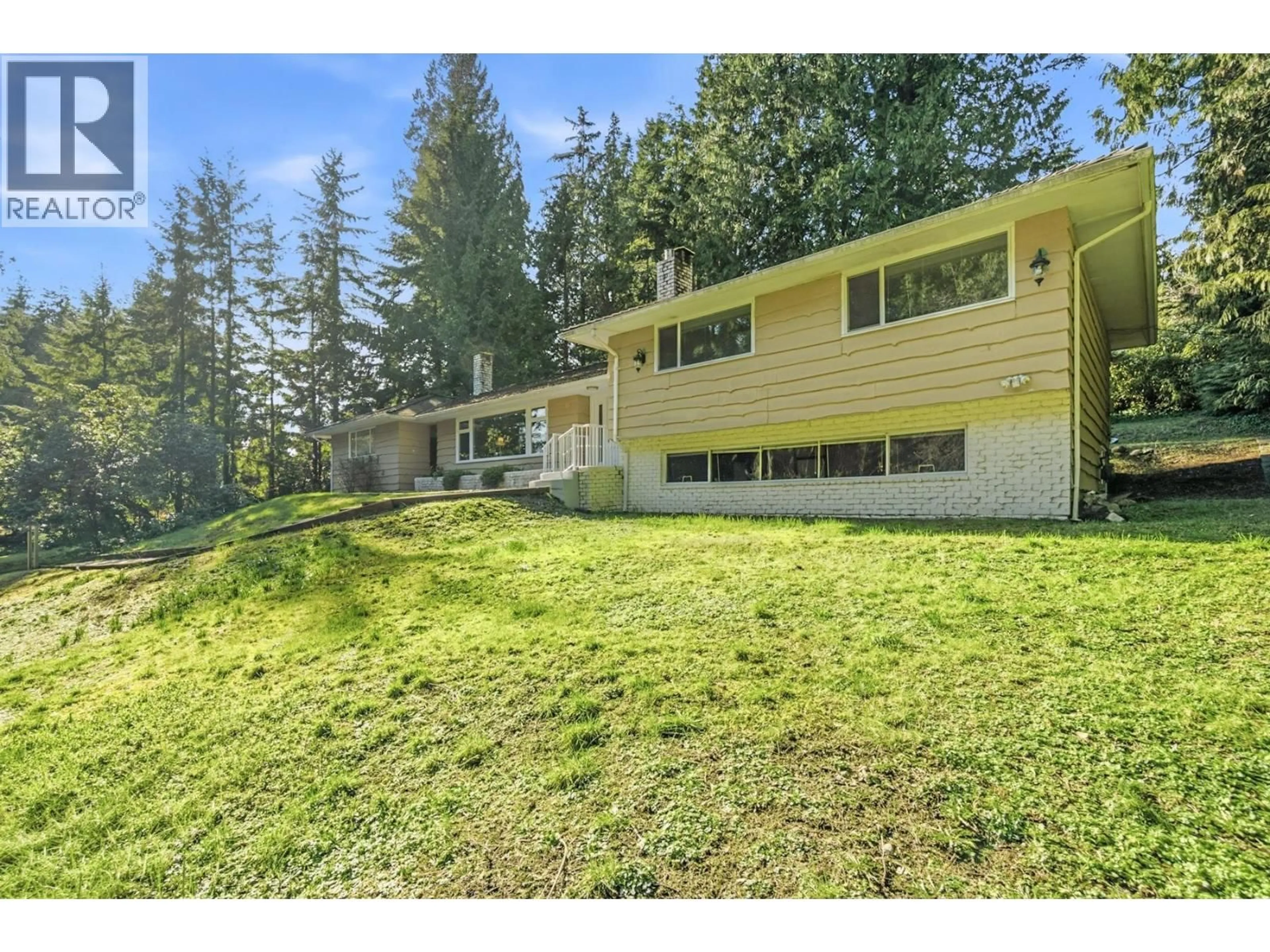 A pic from outside/outdoor area/front of a property/back of a property/a pic from drone, mountain view for 315 STEVENS DRIVE, West Vancouver British Columbia V7S1C7