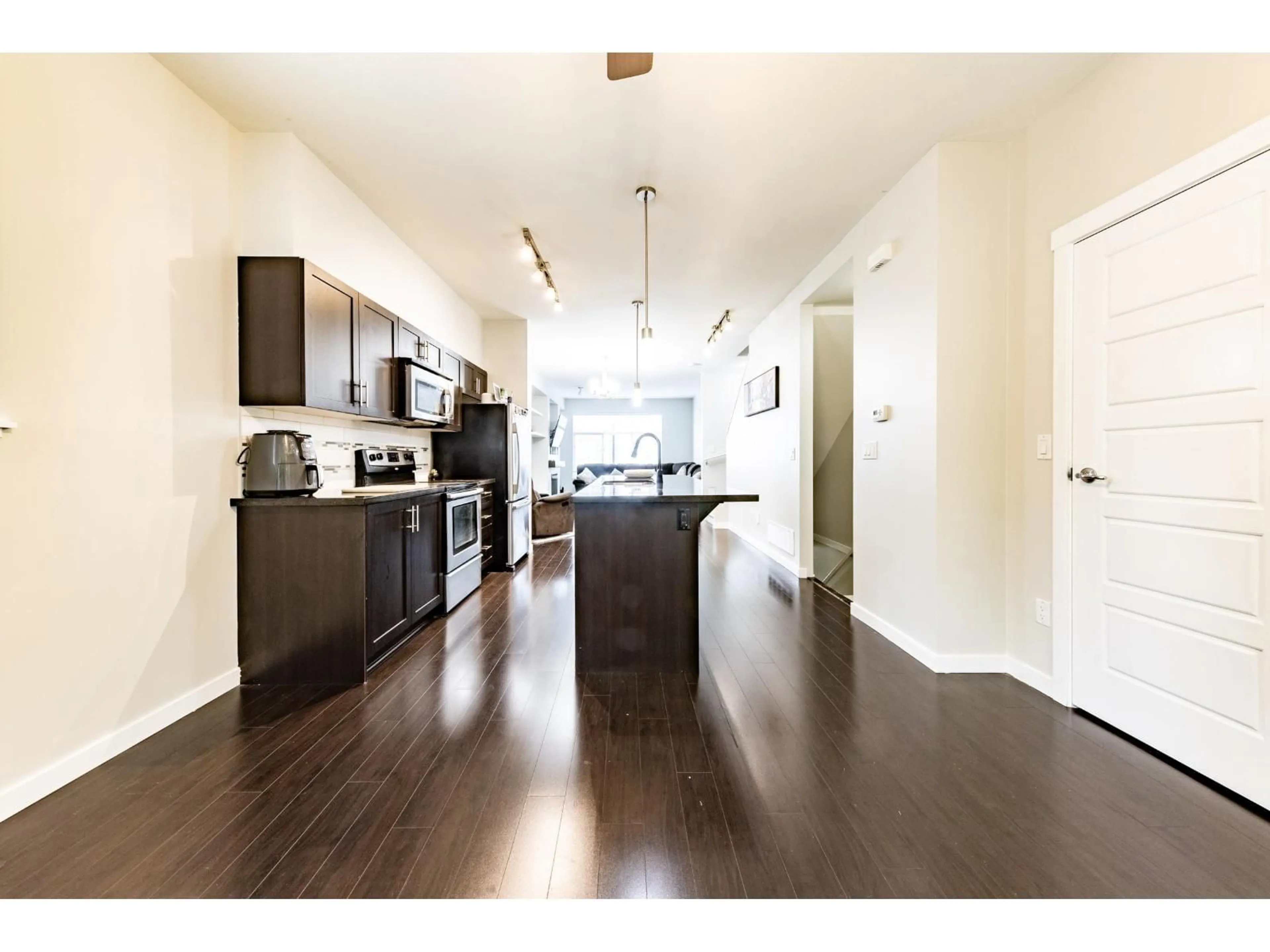 Open concept kitchen, wood/laminate floor for 78 - 14356 63A AVENUE, Surrey British Columbia V3X0E3