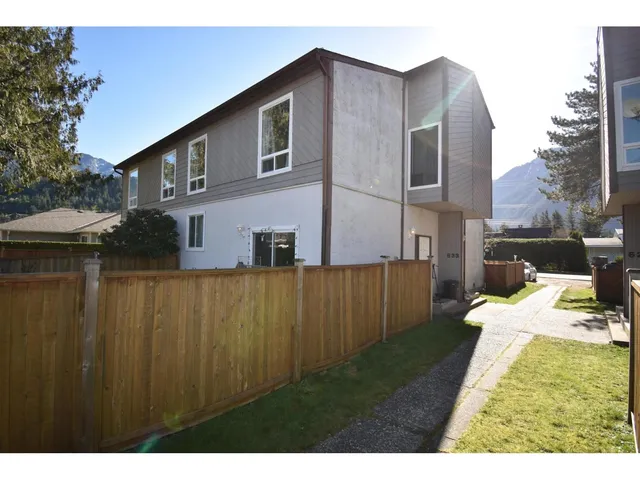 633 DOUGLAS STREET, Hope 2