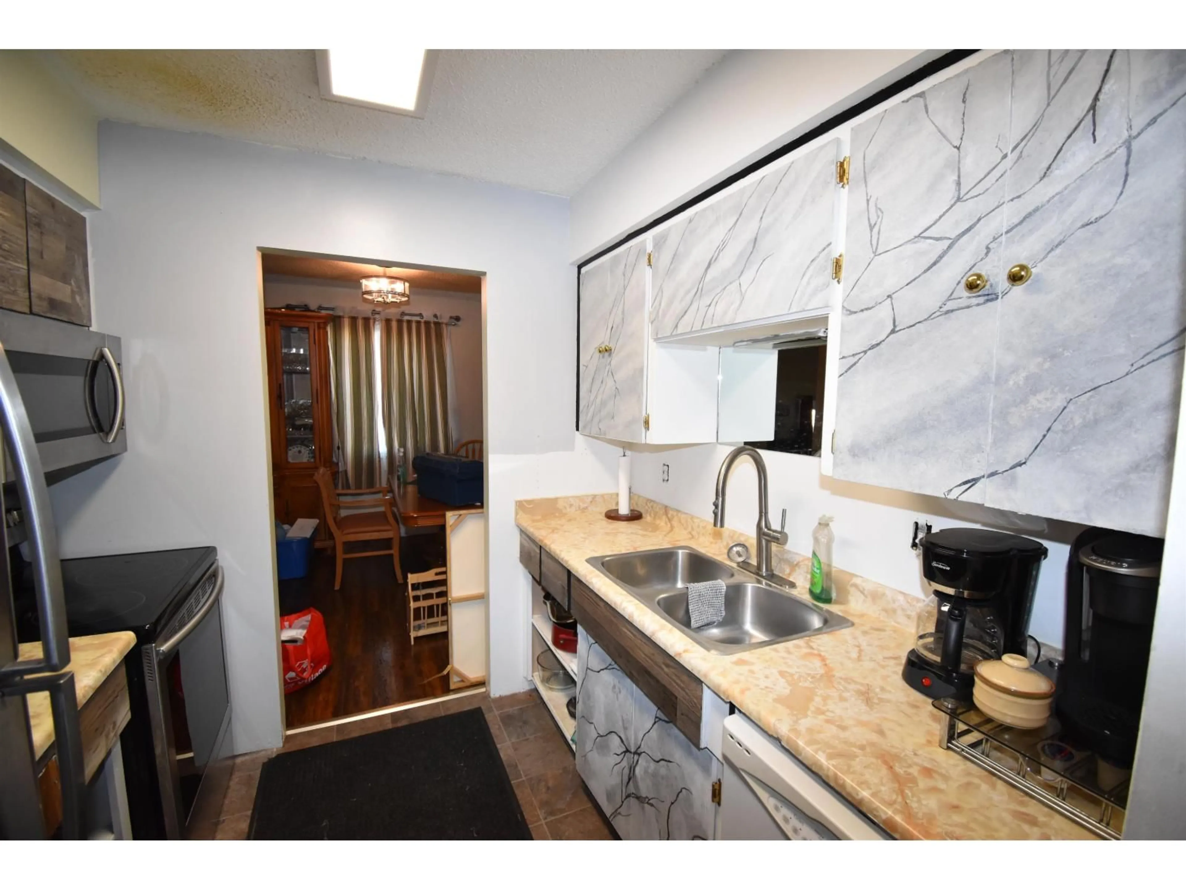 Standard kitchen, unknown for 633 DOUGLAS STREET, Hope British Columbia V0X1L0